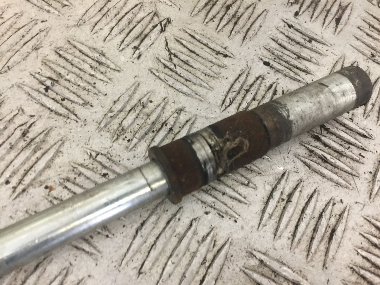 KAWASAKI J300 J 300 FRONT WHEEL SPINDLE YEAR 2015 (STOCK 711)