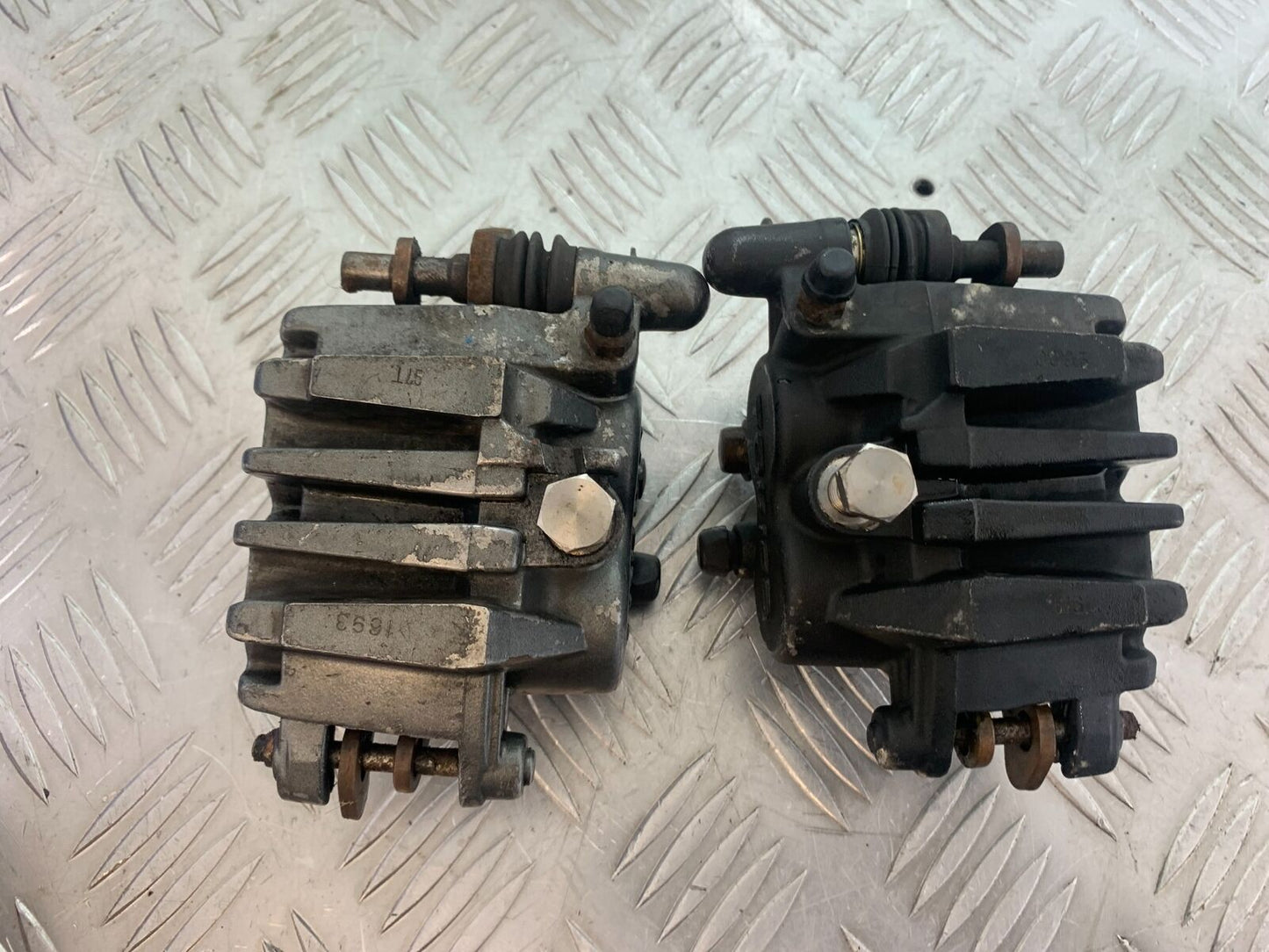 KAWASAKI Z750 ZR750 ZR-7S FRONT BRAKE CALIPERS YEAR 1999-05 (CMB1135)
