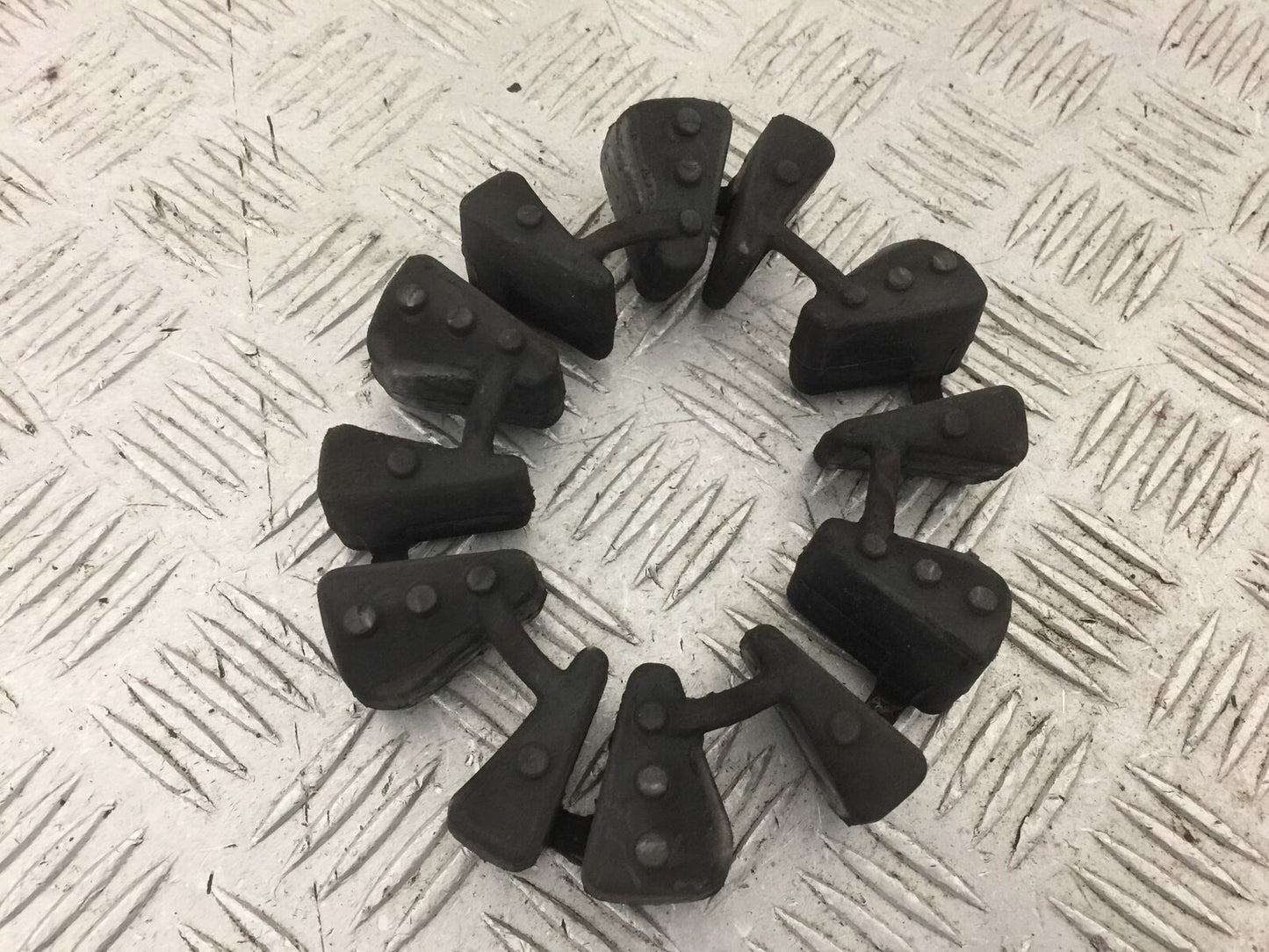 TRIUMPH 675 STREET TRIPLE R CUSH DRIVE RUBBERS YEAR 2012 (STOCK 849)