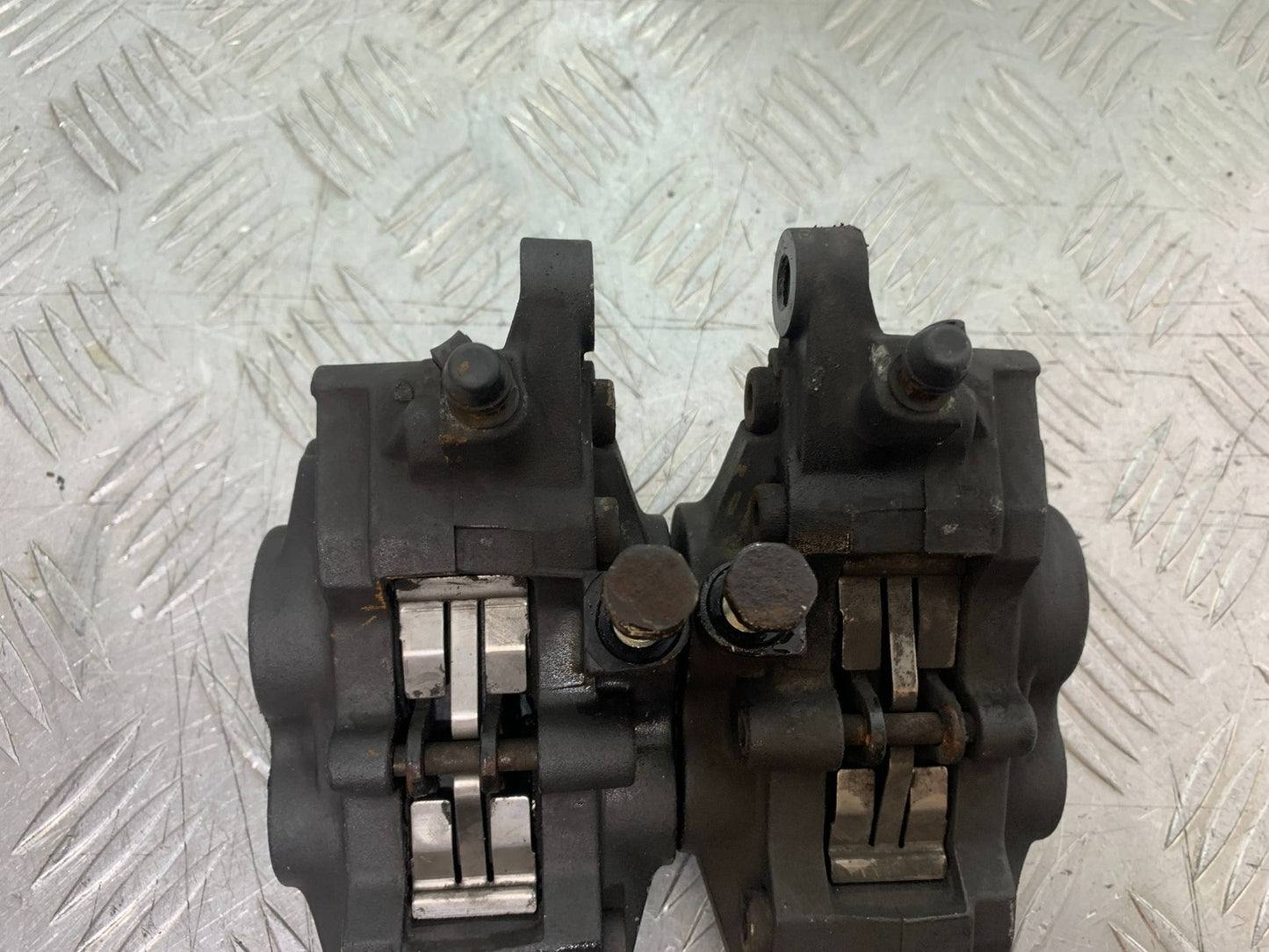 TRIUMPH 955i SPRINT ST FRONT BRAKE CALIPERS YEAR 1999-04 (CMB1230)