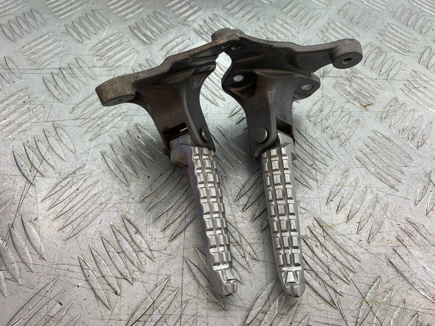 YAMAHA XMAX 300 LEFT AND RIGHT FOOTPEGS YEAR 2017-2020 (CMB1218)