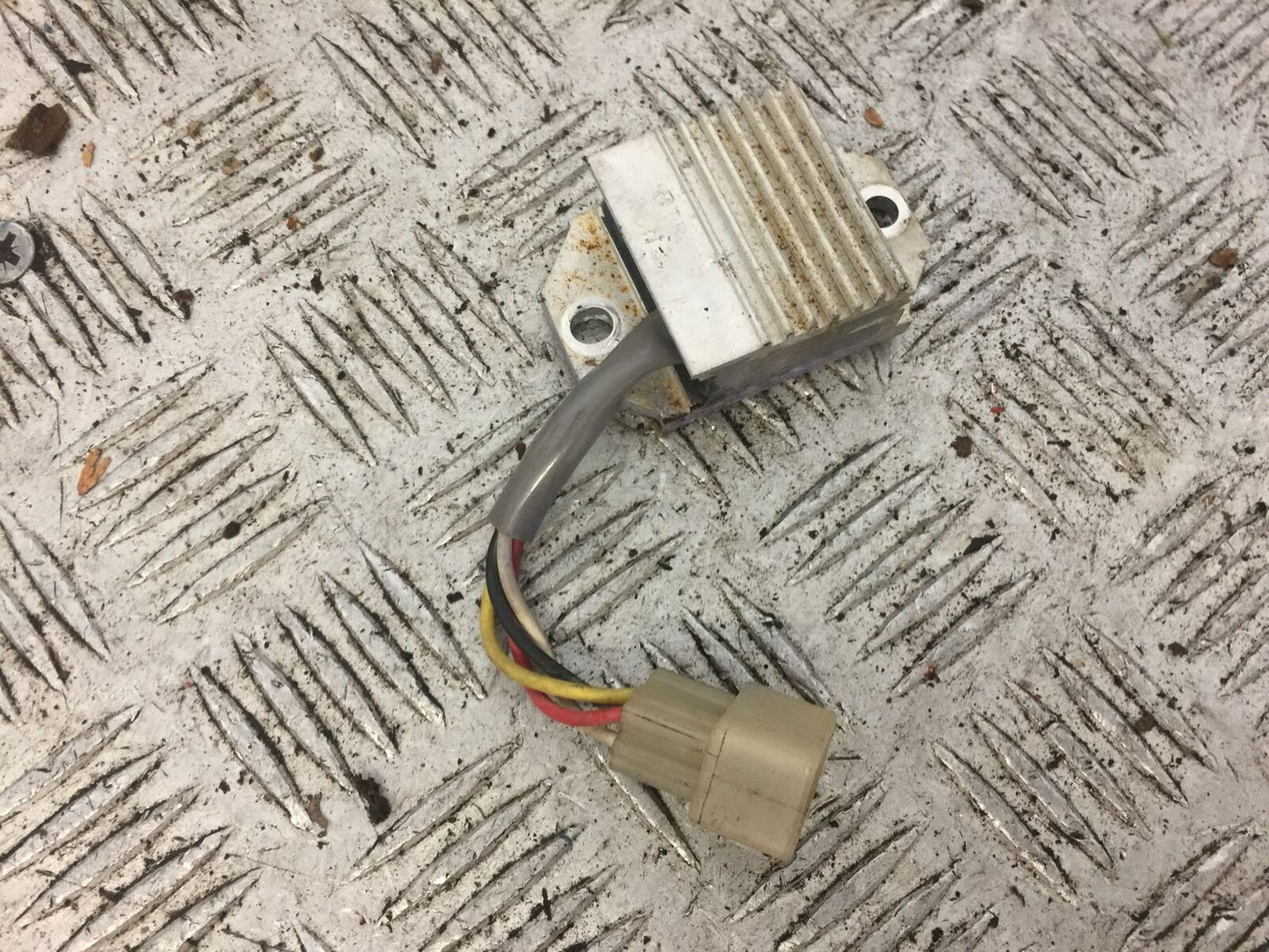 YAMAHA DTR125 DTR 125 DT125 R REGULATOR YEAR 1992 (STOCK 712)