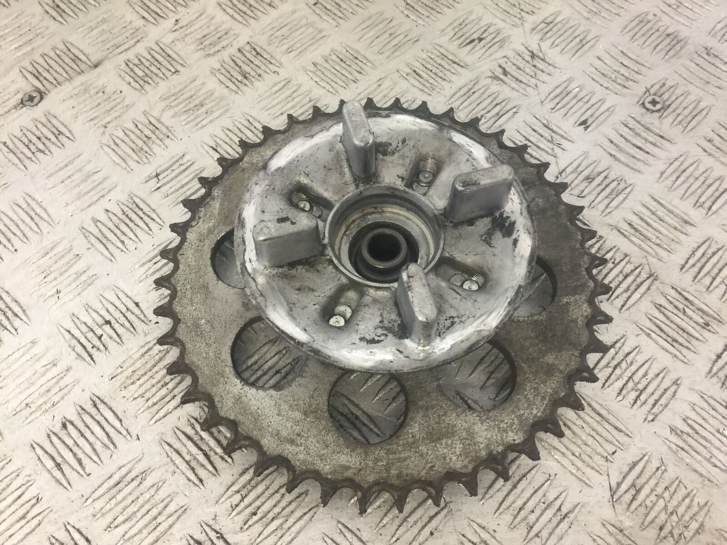 HONDA XL125 VARADERO SPROCKET CARRIER 2004 (STOCK 697)