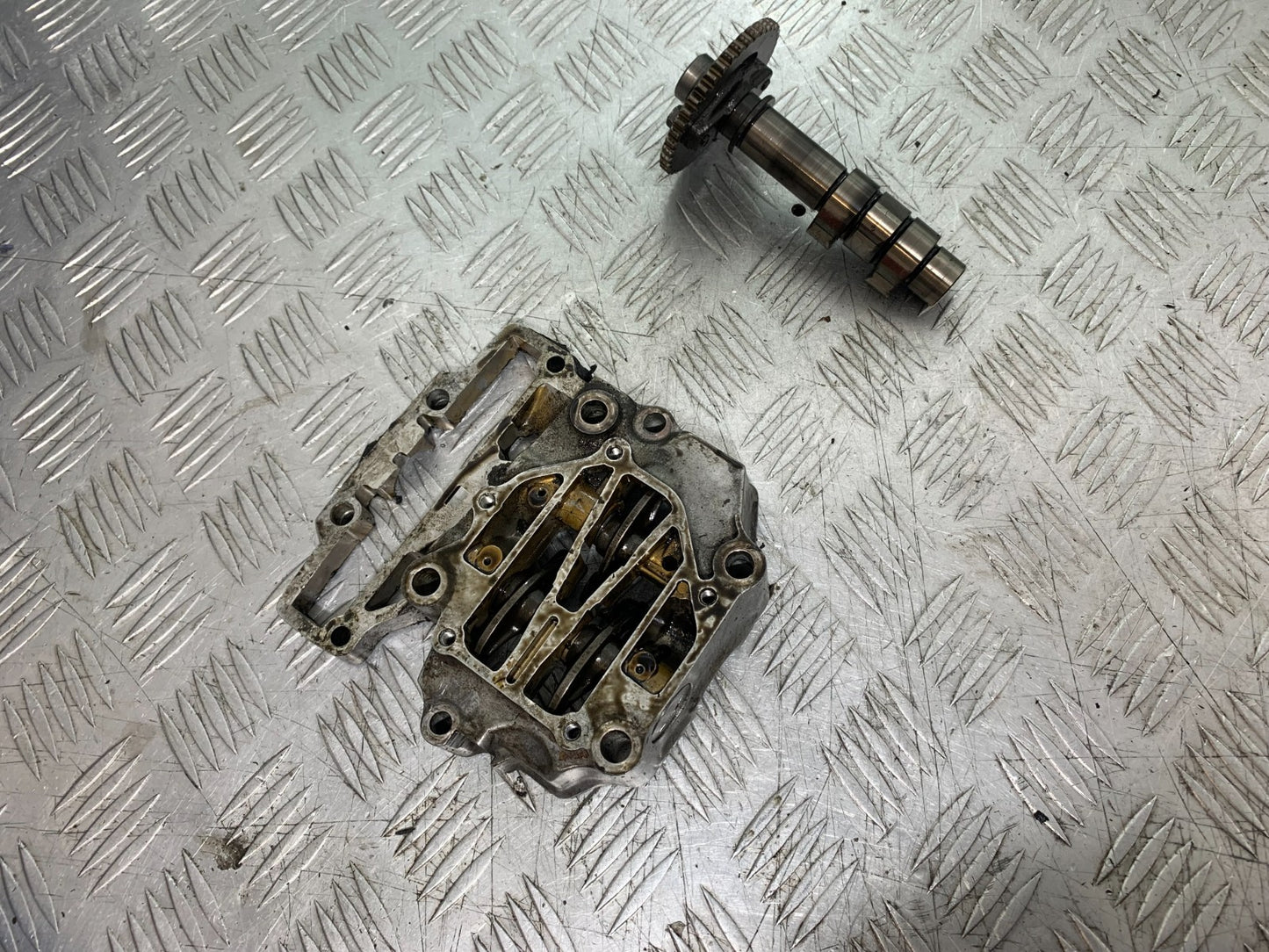 HONDA VT700 VT 700 SHADOW FRONT CAMSHAFT AND FOLLOWERS YEAR 1984-85 (CMB1328)