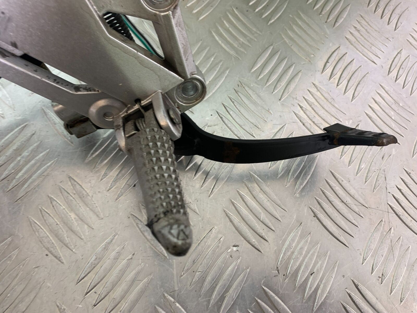 LEXMOTO LXR 125 FRONT RIGHT HANGER YEAR 2019-2023 (CMB1076)