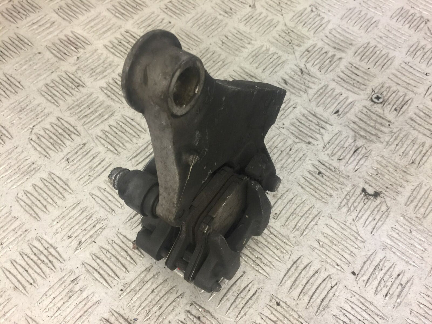 HONDA CB900 CB 900 HORNET REAR BRAKE CALIPER YEAR 2002-06 (STOCK 633)