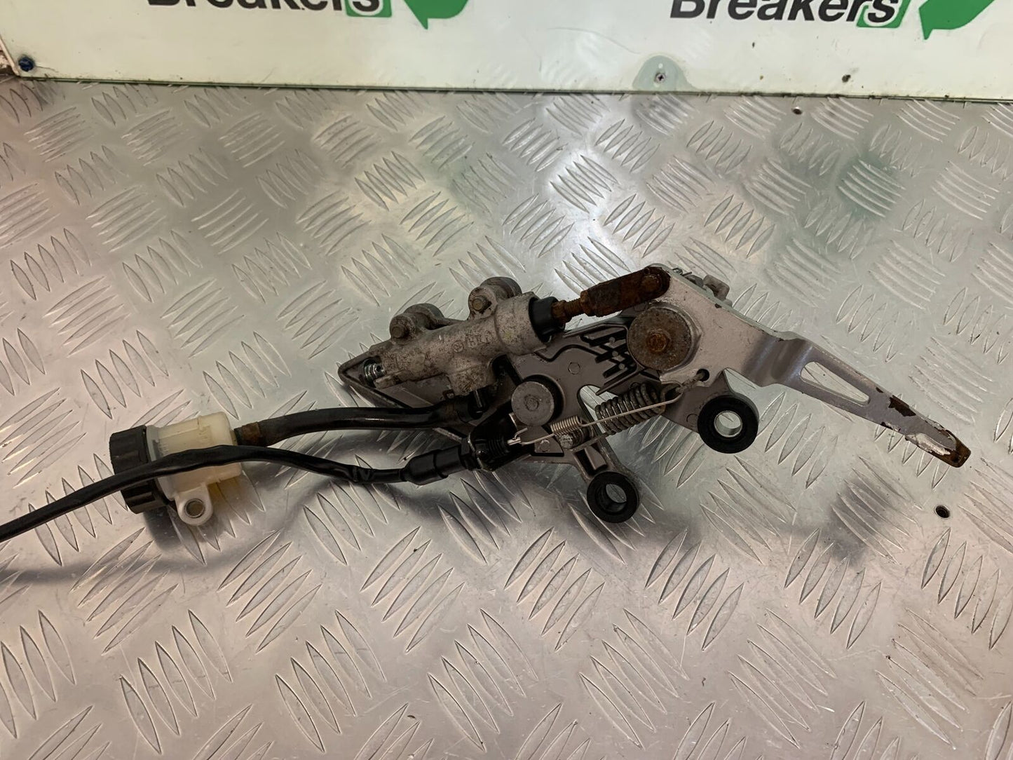 KAWASAKI NINJA 250 SL FRONT RIGHT HANGER YEAR 2015-2017 (STOCK 983)