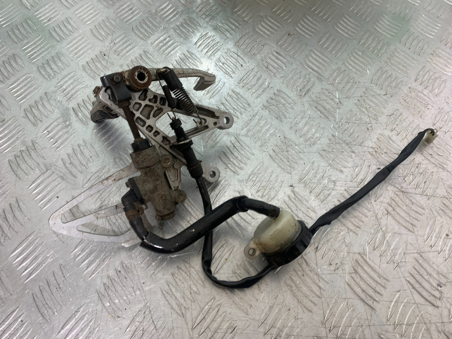 HONDA CBR600 CBR 600 FX FY FRONT RIGHT HANGER YEAR 1999-2000 (CMB1287)
