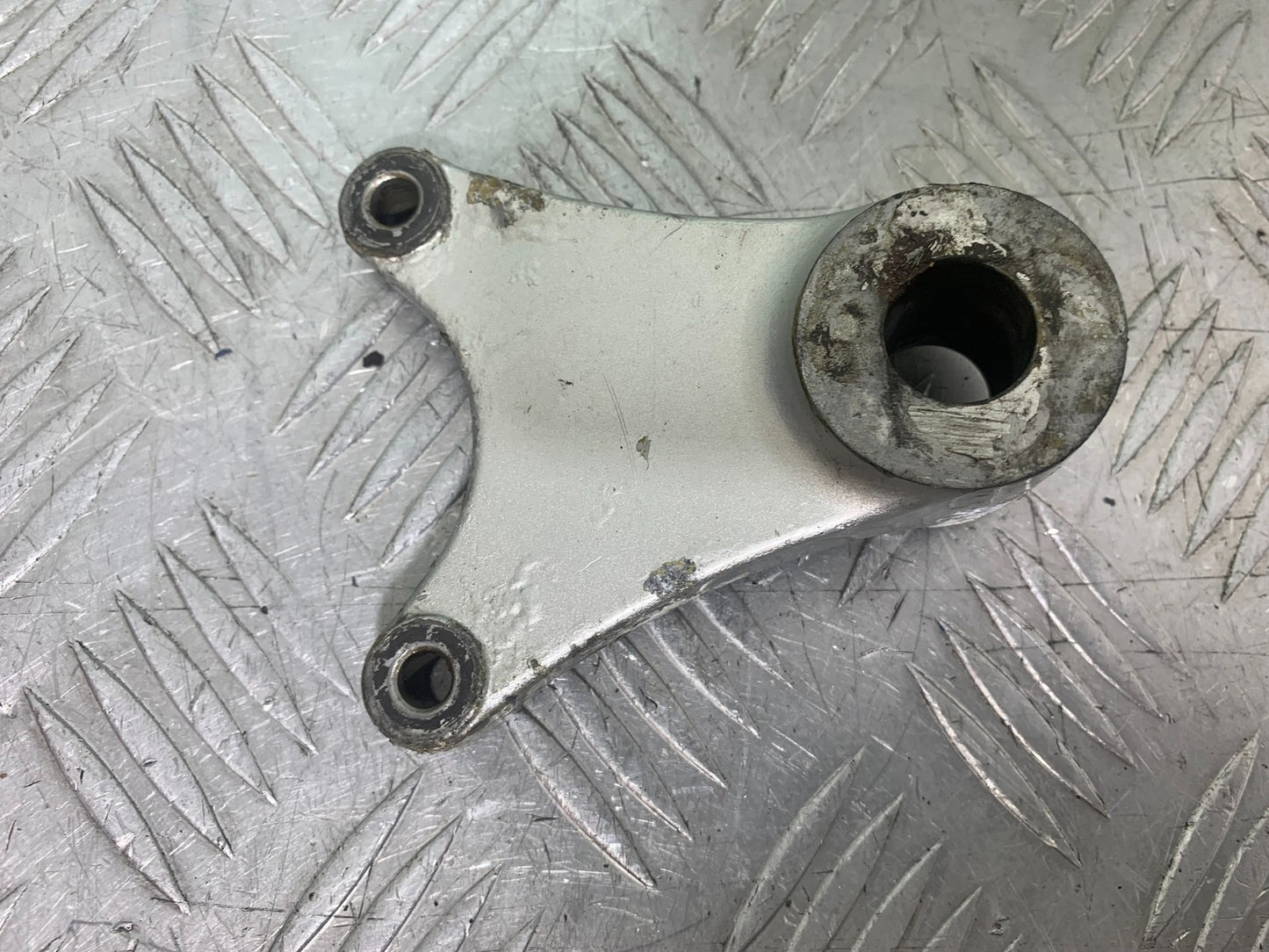 SUZUKI GSX750 INAZUMA REAR CALIPER BRACKET YEAR 1998-2003 (CMB1308)