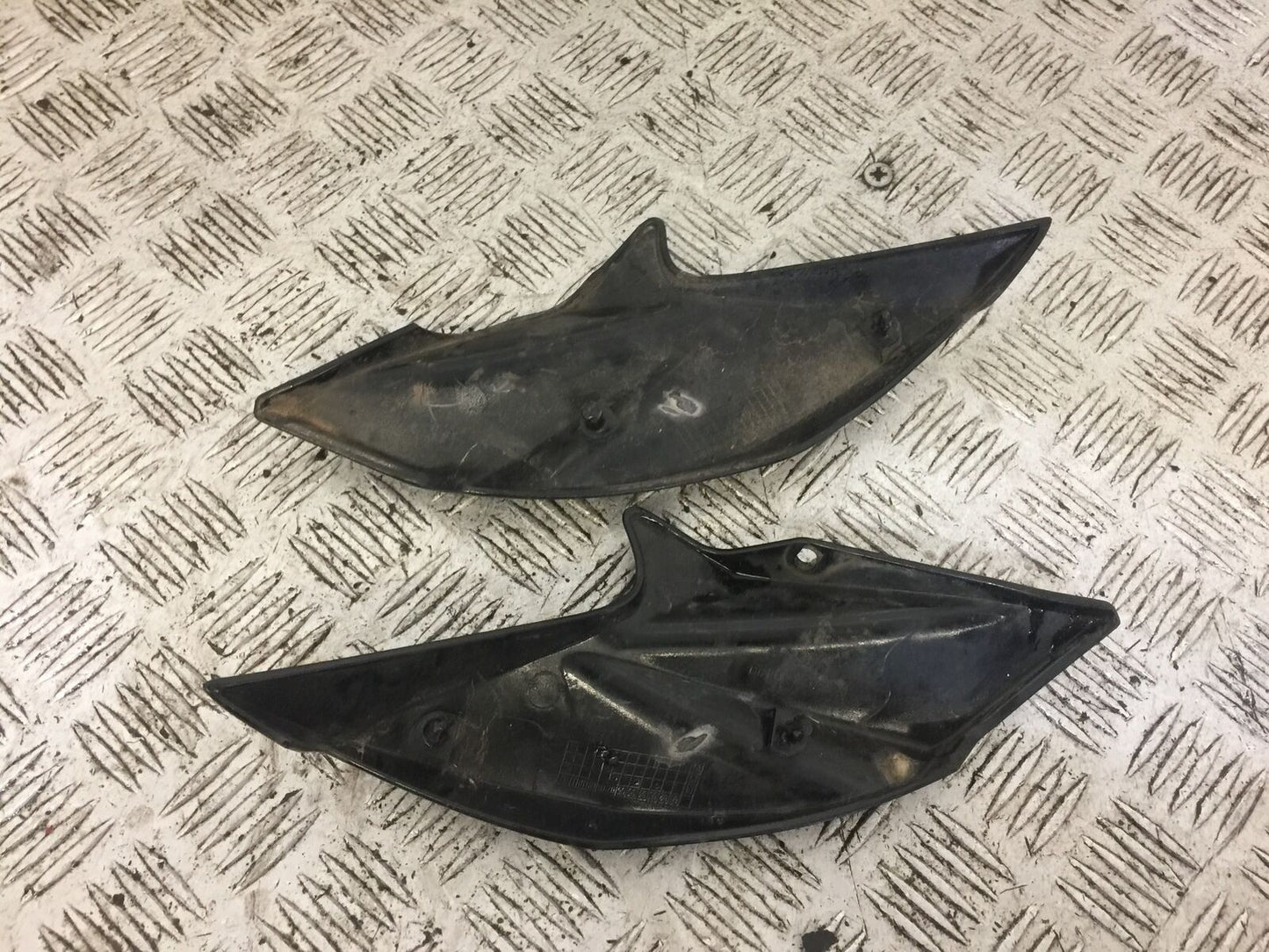 KAWASAKI Z250 Z 250 SL LEFT AND RIGHT INFILL COVERS YEAR 2015-2018 (STOCK 718)