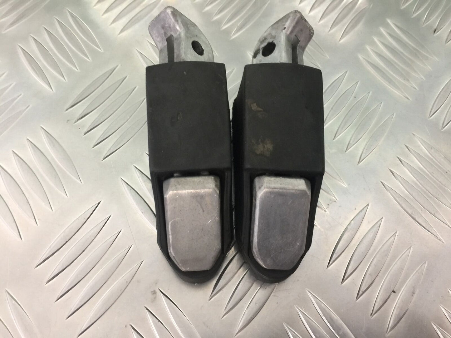 TRIUMPH TIGER 800 XRT REAR PEGS YEAR 2015-2017 (STOCK 920)