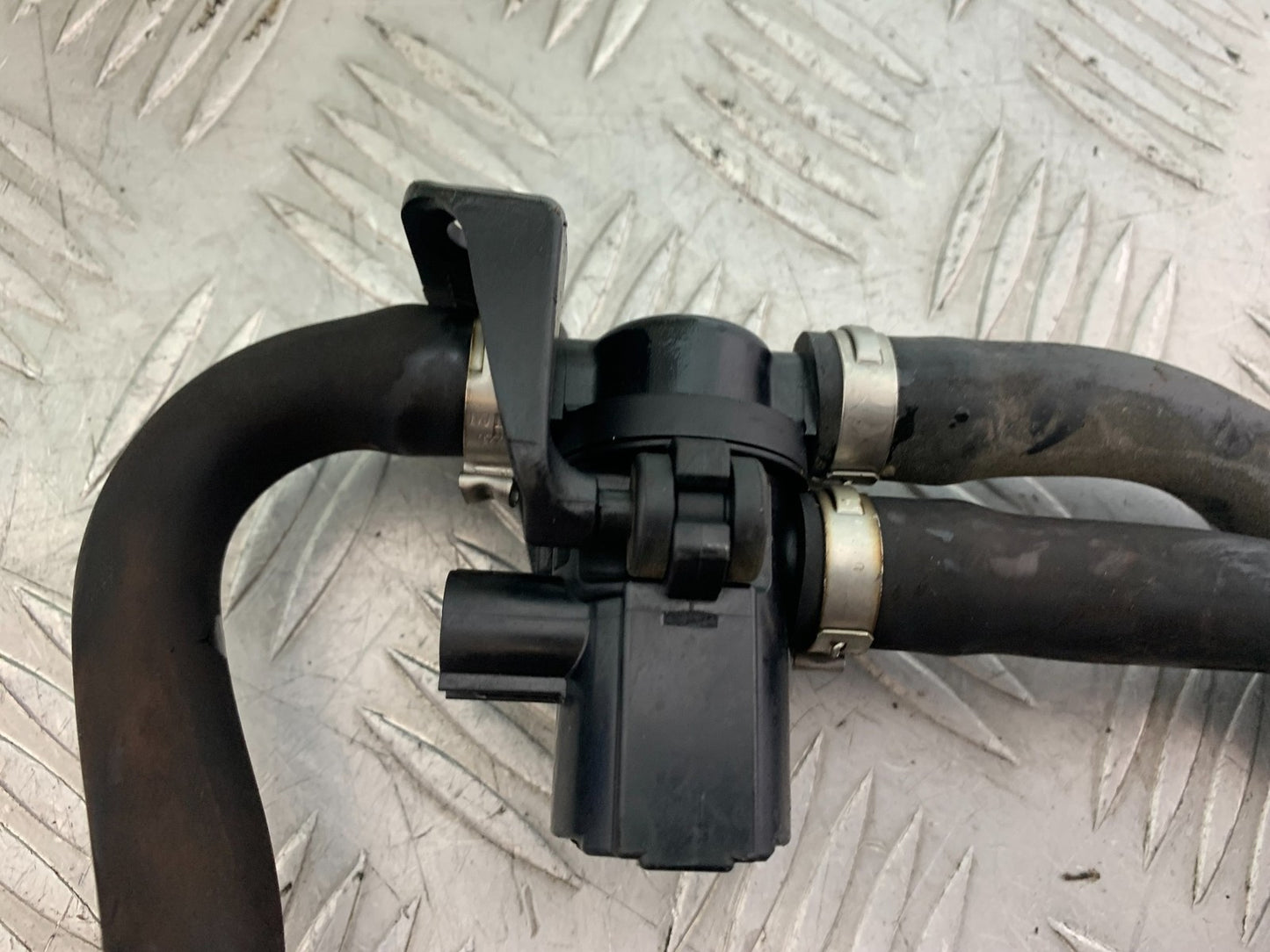 APRILIA TUONO 1000 V4R AIR VALVE YEAR 2011-13 (CMB1316)