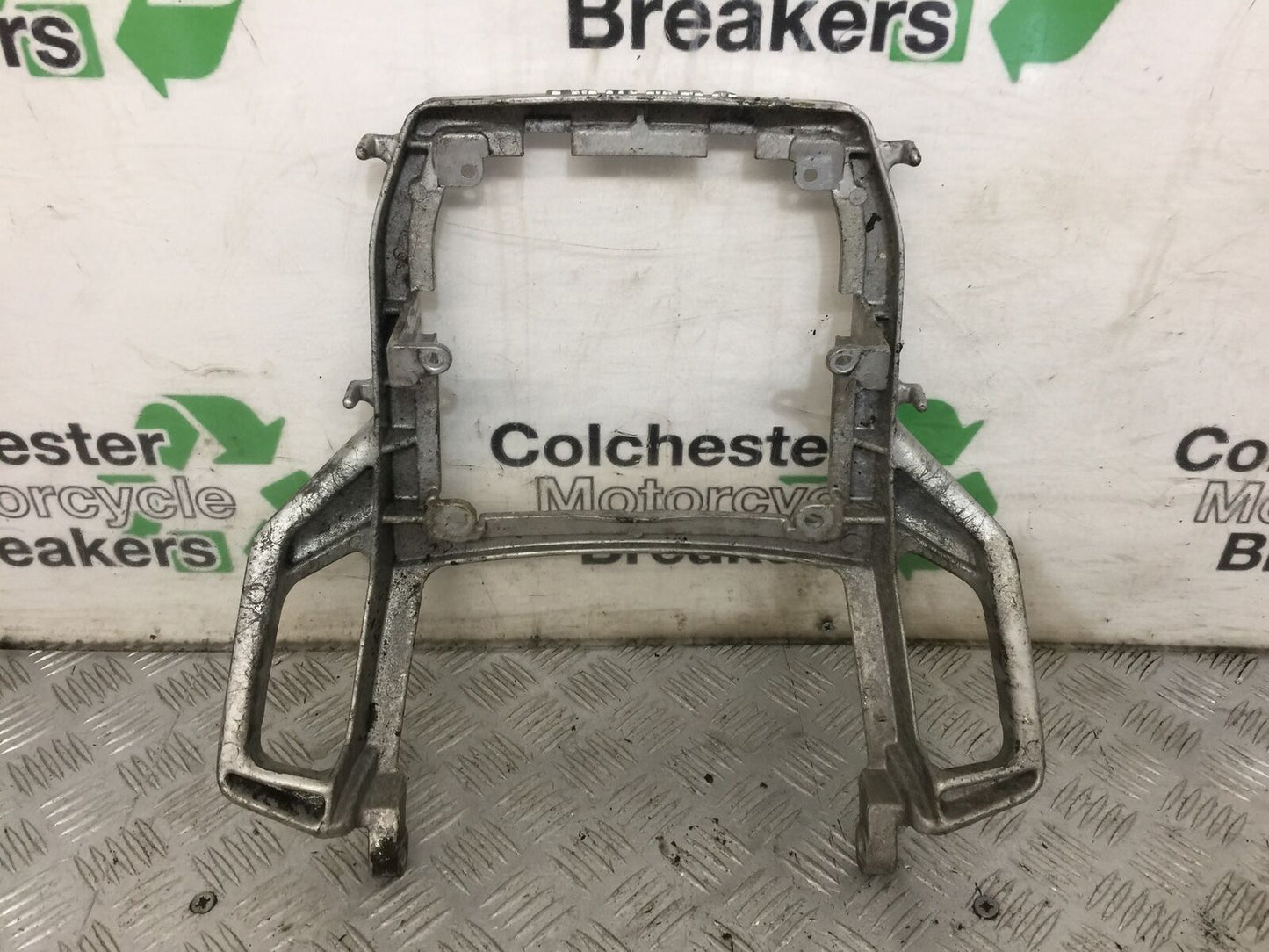 YAMAHA XTZ 750 SUPER TENERE RACK GRAB RAIL YEAR 1990-1995 (STOCK 889)