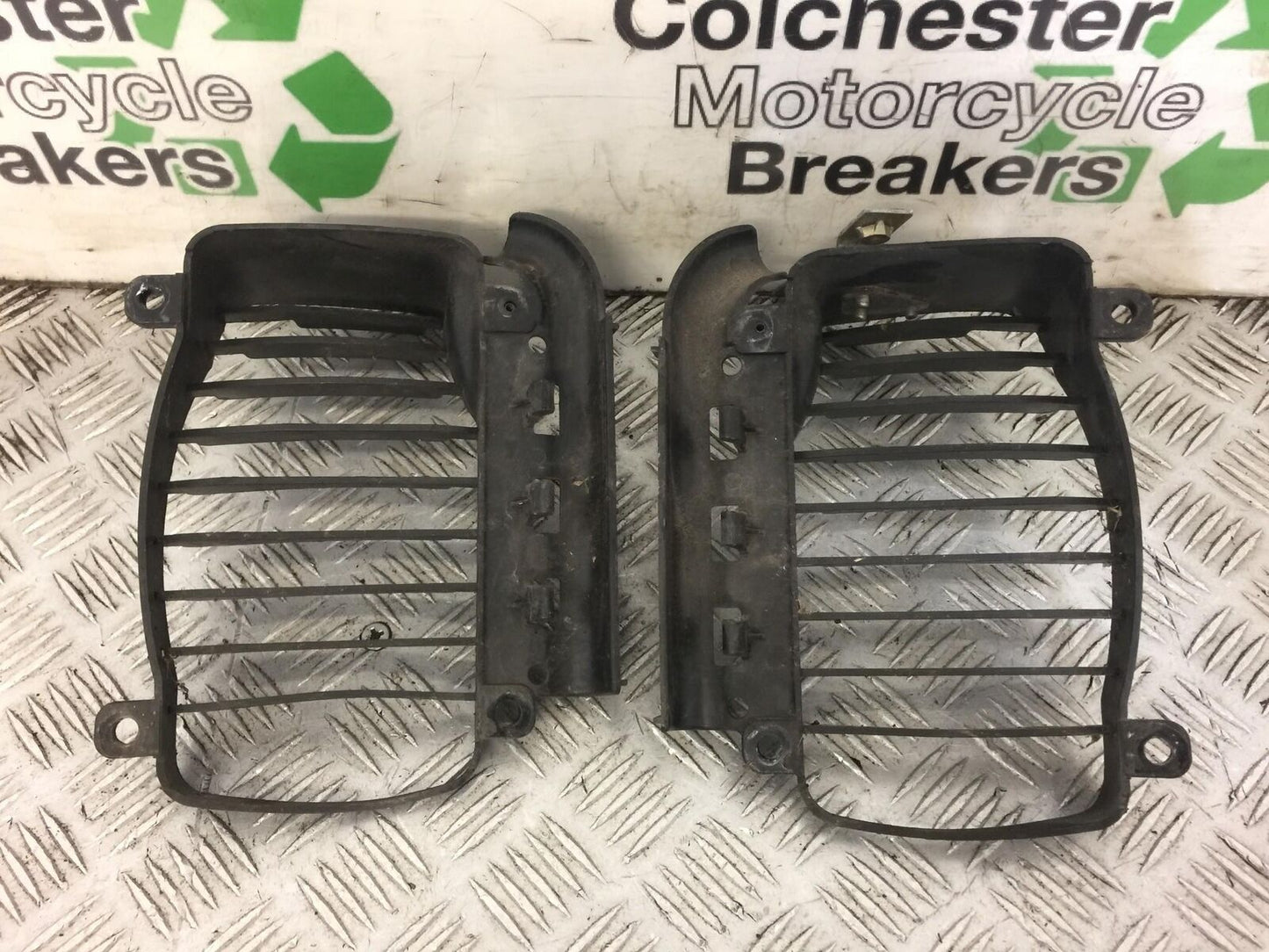 PIAGGIO VESPA GTS 125 RADIATOR COVER YEAR 2012 STOCK 421