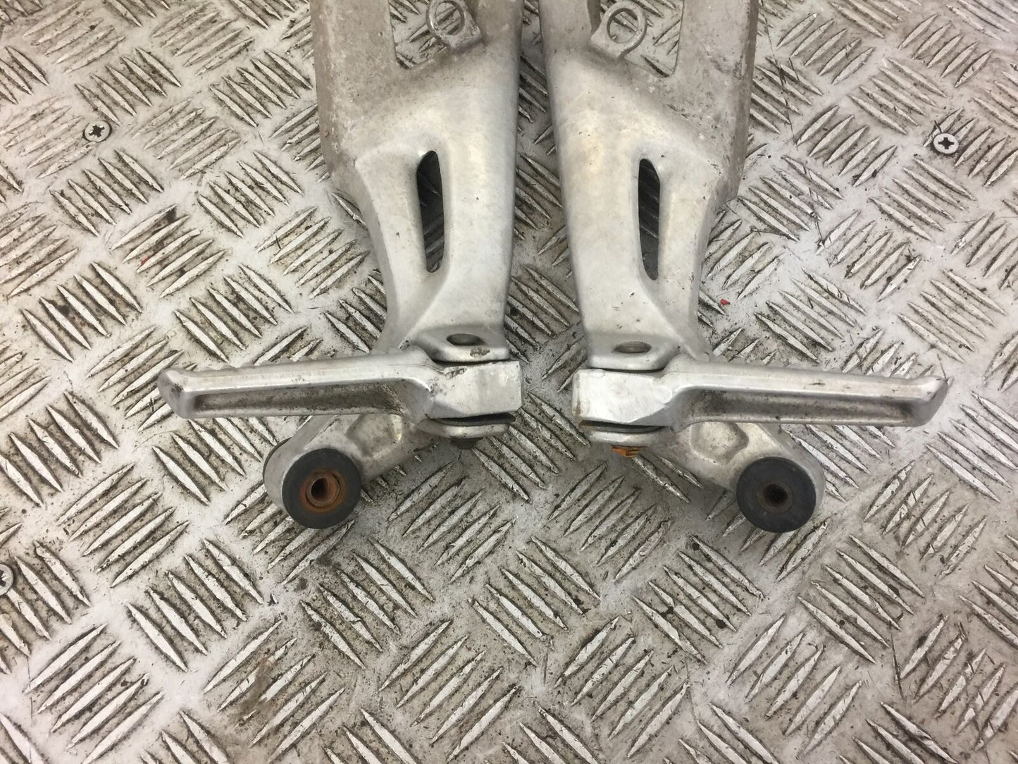 HONDA CBR1100 CBR 1100 BLACKBIRD REAR HANGERS YEAR 1998 (CARBED) STOCK 442