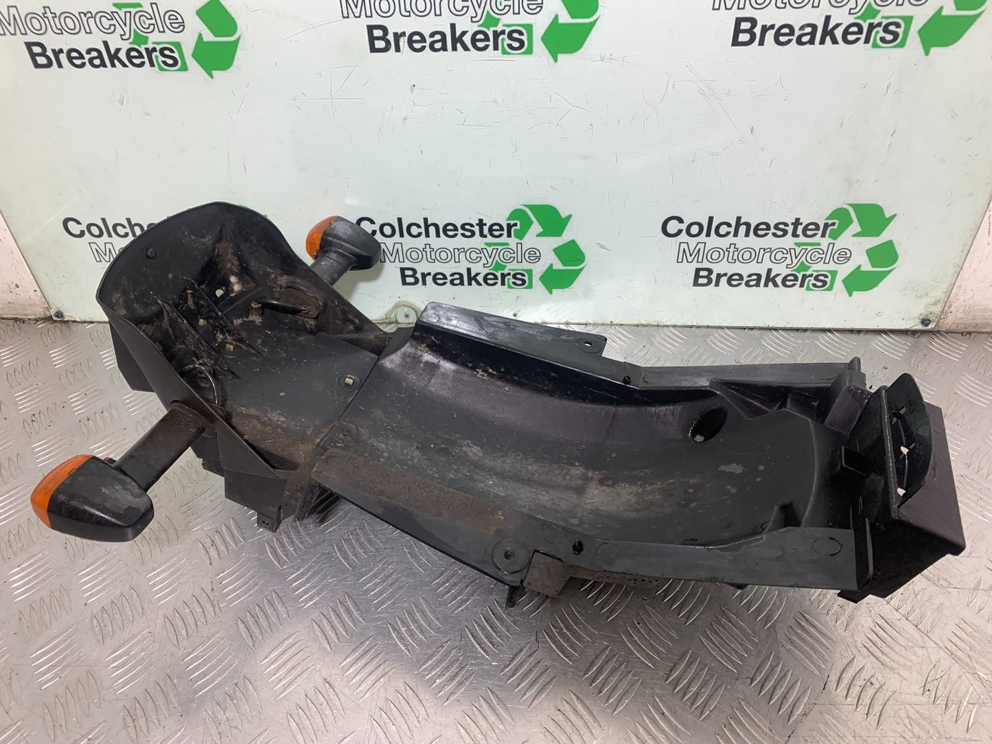 YAMAHA FZS600 FAZER 600 REAR MUDGUARD AND INDICATORS YEAR 1998-2001 (CMB1267)