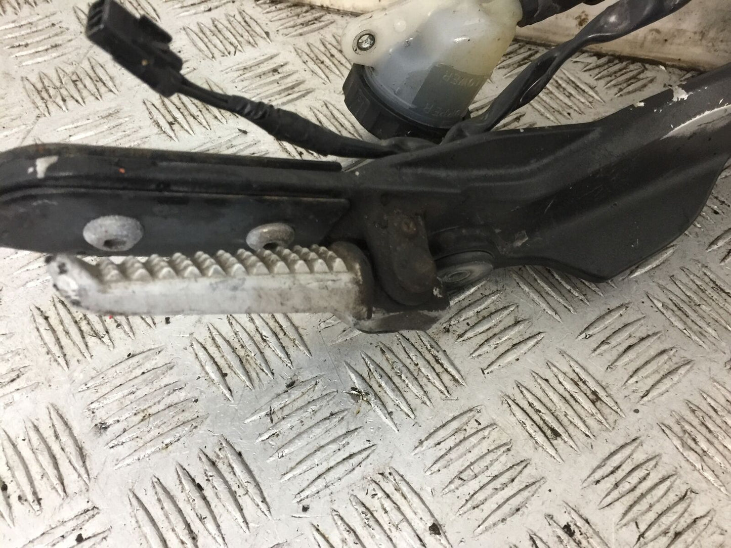 HONDA CB600 CB 600 F-9 HORNET RIGHT HANGER COMPLETE 2010 (STOCK 782)