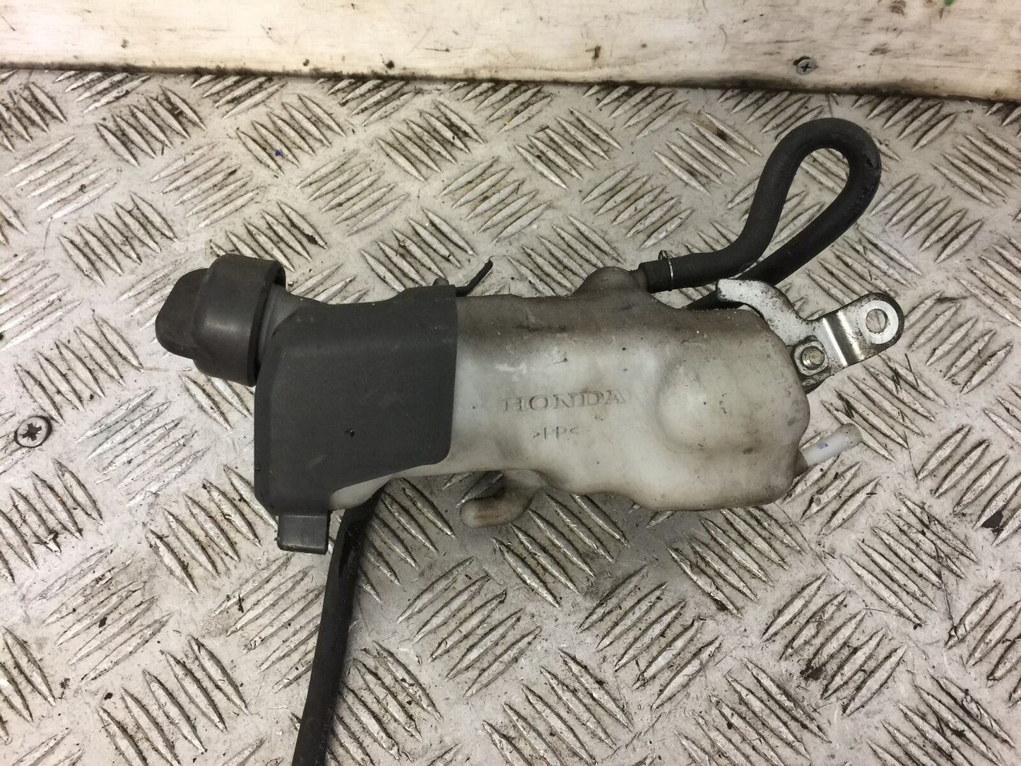 HONDA CB650 F CB 650 FA-E COOLANT BOTTLE YEAR 2014-2017 STOCK 609