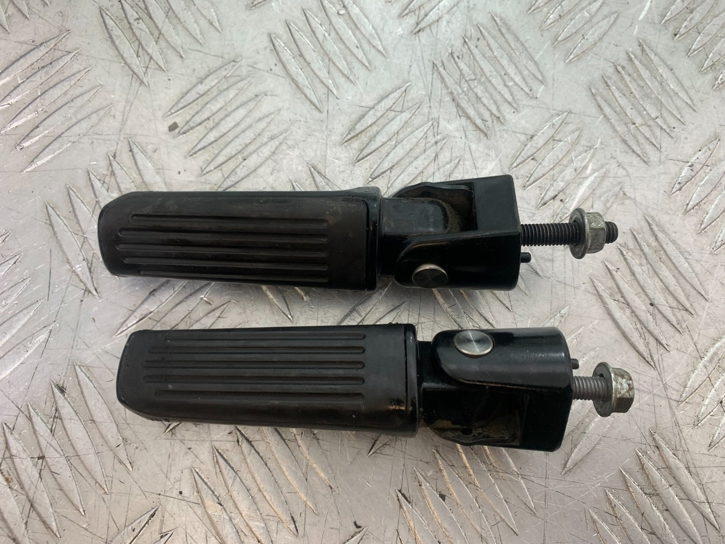 BSA 650 GOLD STAR REAR FOOTPEGS YEAR 2022-2025 (CMB1262)