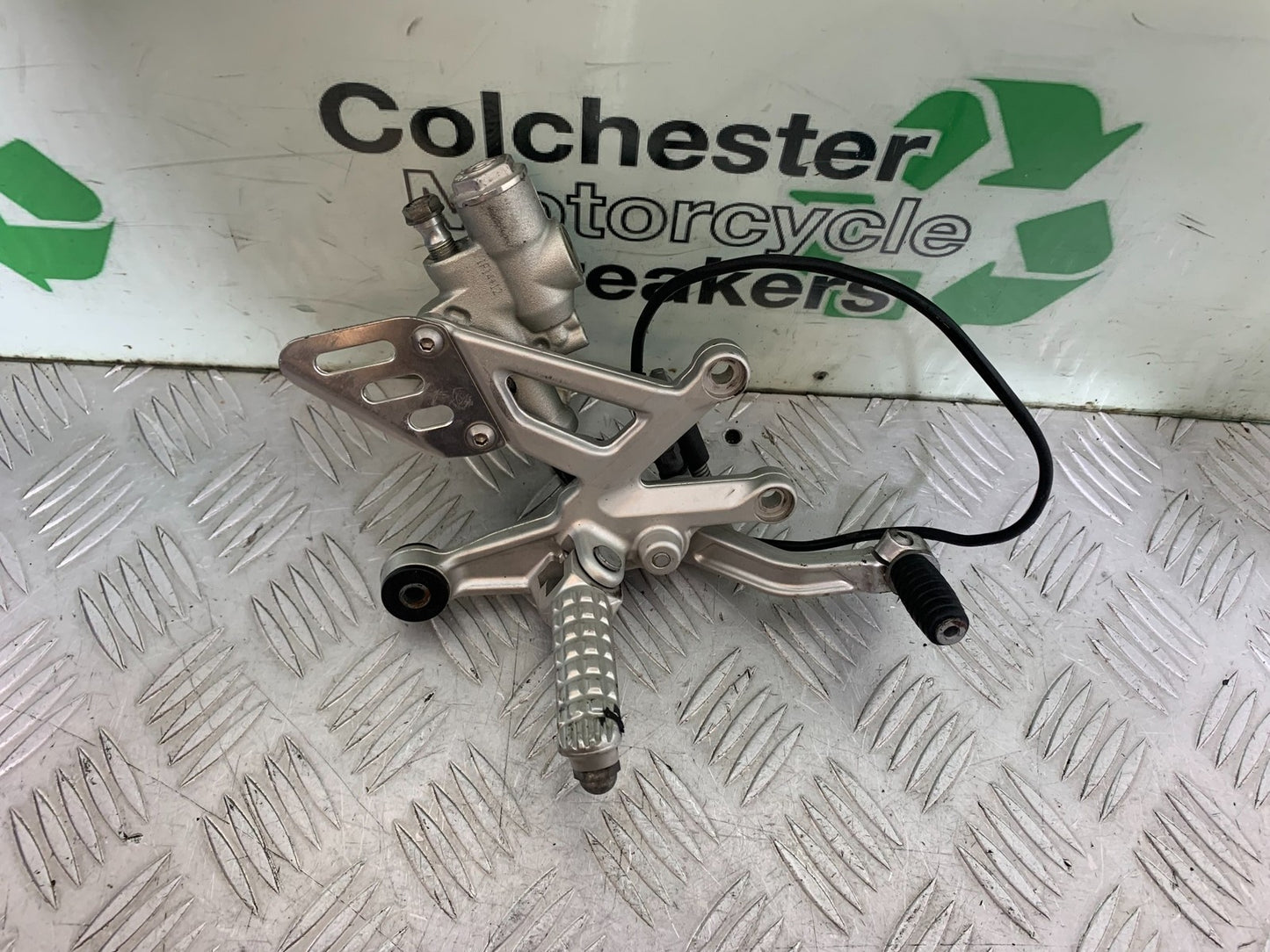 APRILIA TUONO 1000 V4R FRONT RIGHT HANGER YEAR 2011-13 (CMB1316)