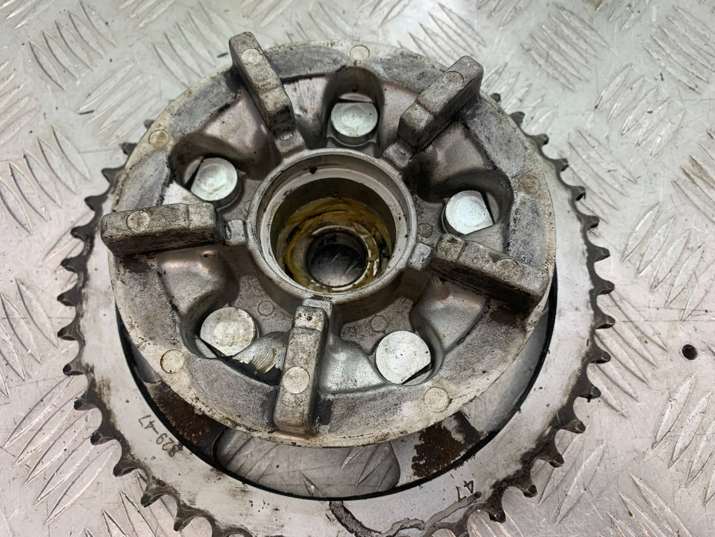 SUZUKI GSF600 GSF 600 BANDIT SPROCKET CARRIER 2000-2004 (CMB1269)