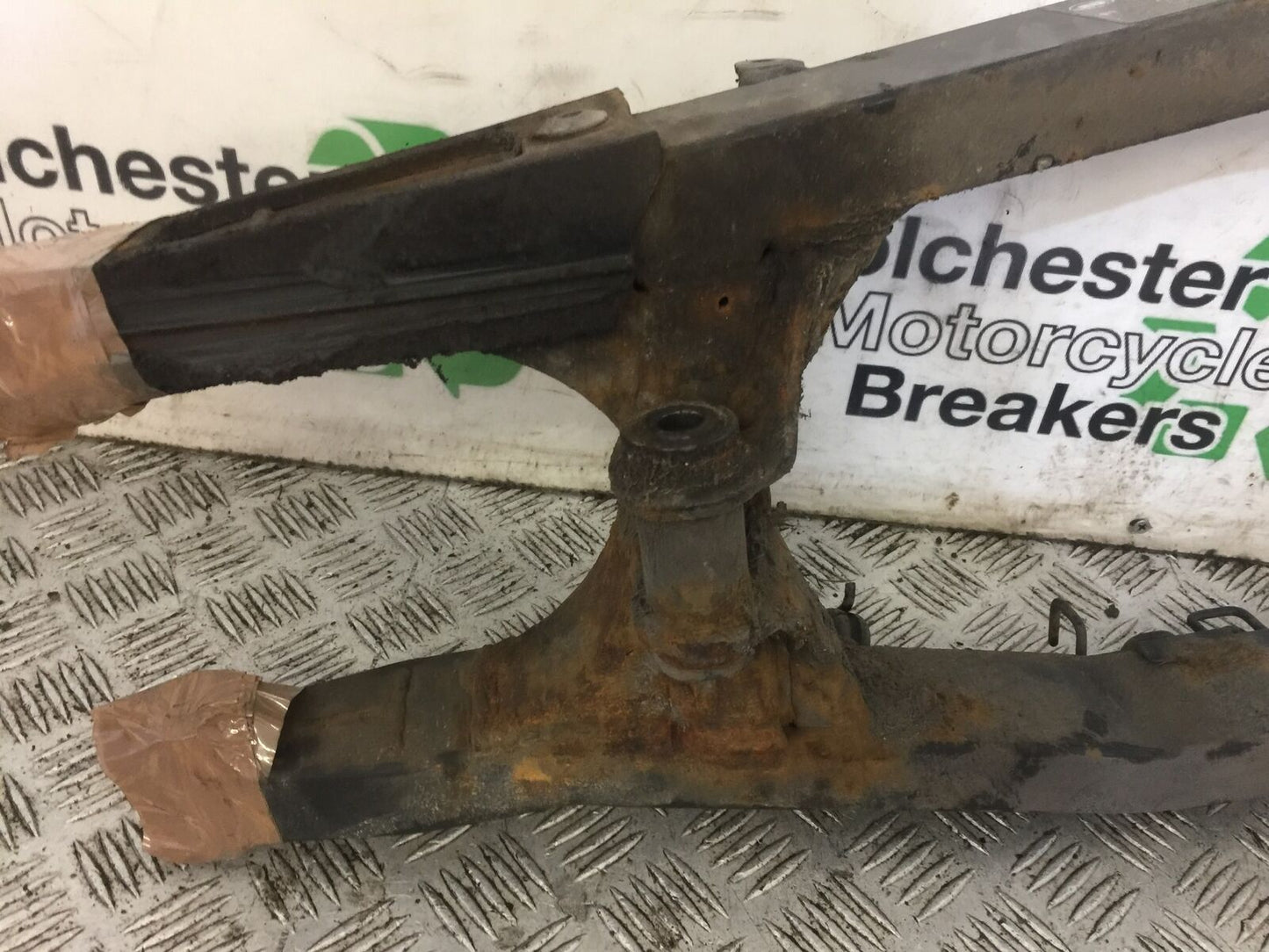 KAWASAKI Z250 Z 250 SL SWINGARM YEAR 2015-2018 (STOCK 718)