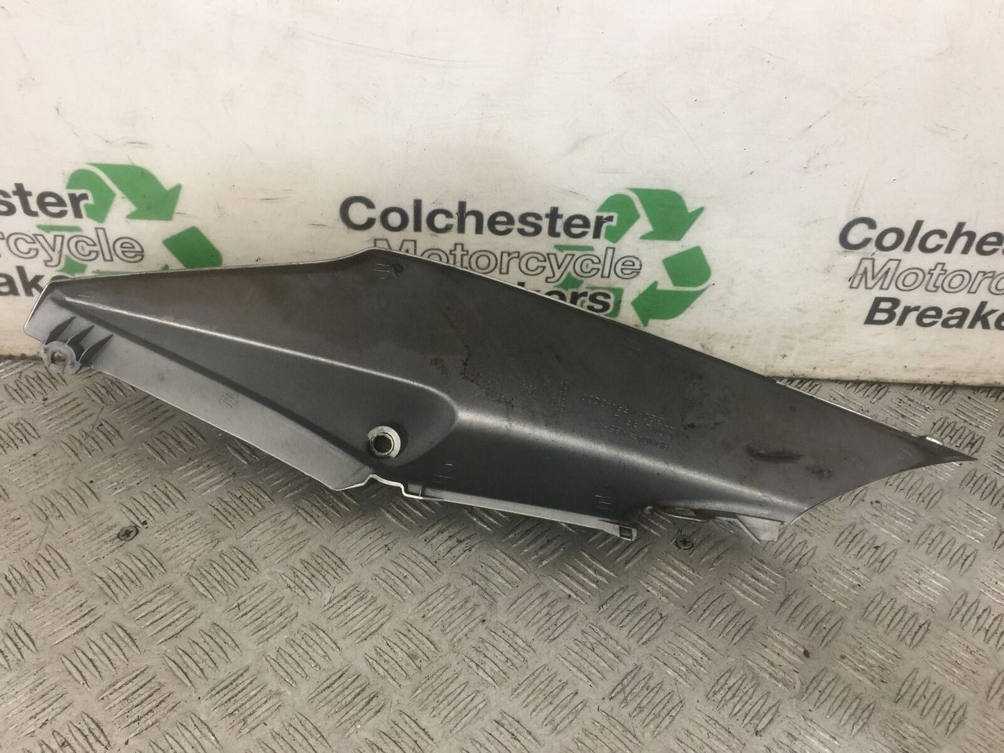HONDA CBF600 CBF 600 LEFT SEAT PANEL YEAR 2004 -07 (STOCK 909)