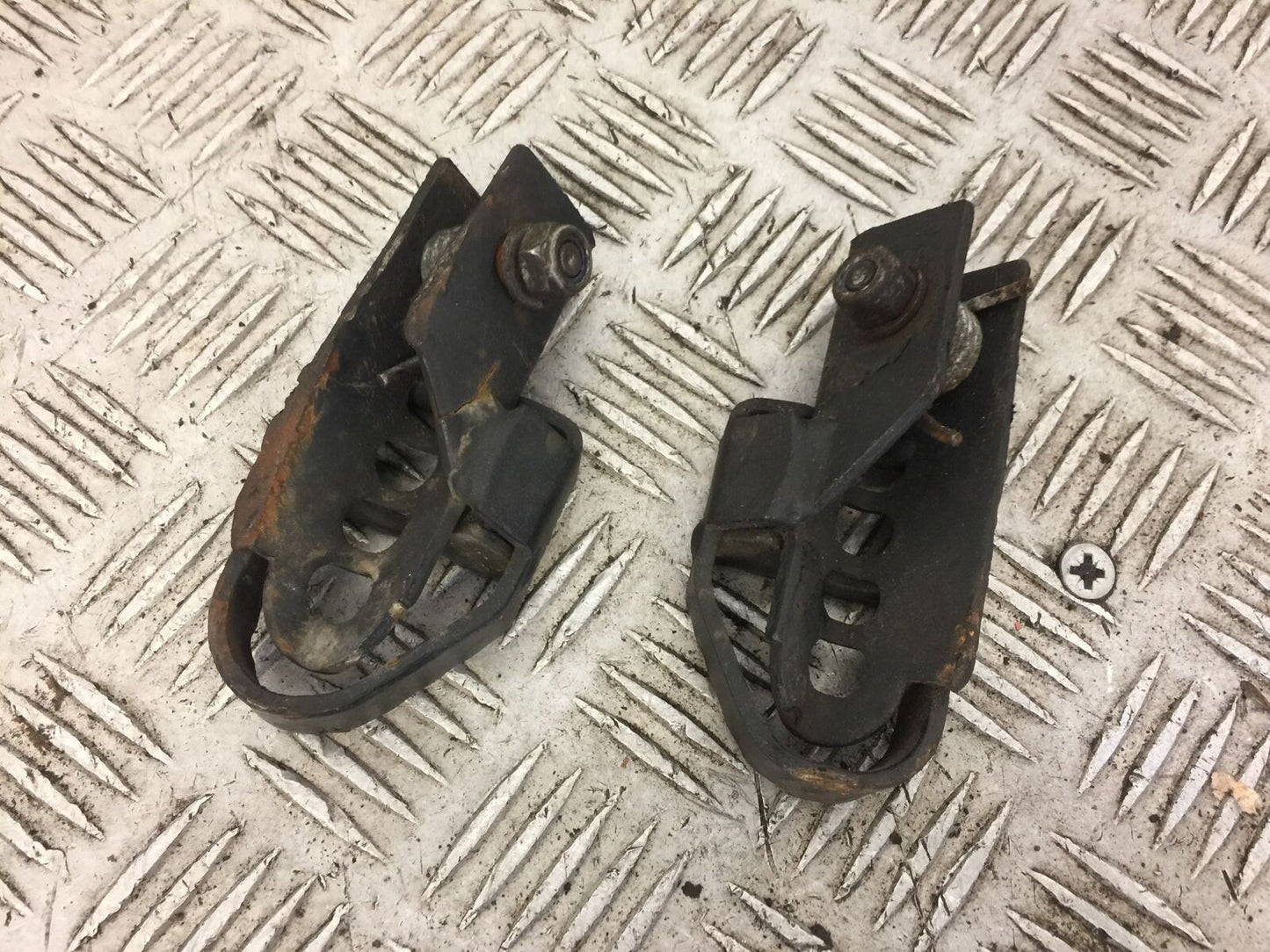 DERBI TERRA ADVENTURE 125 FRONT PEGS YEAR 2017 (STOCK 583)