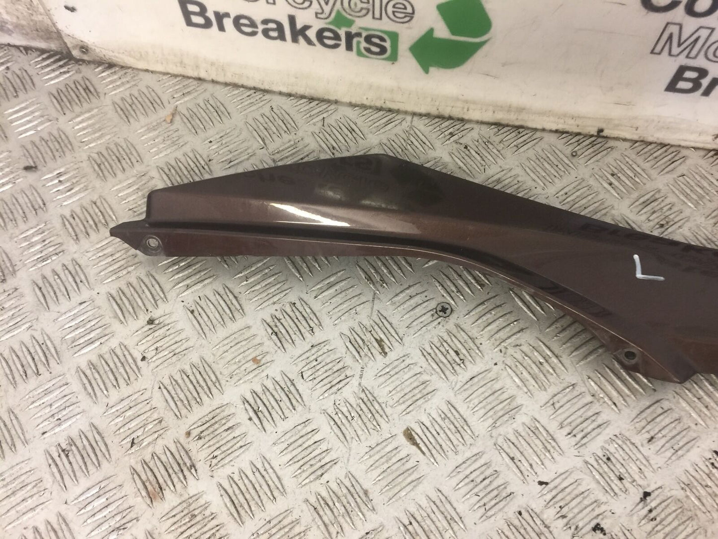 HONDA FORZA 125 LEFT SIDE PANEL YEAR 2015 (STOCK 620)