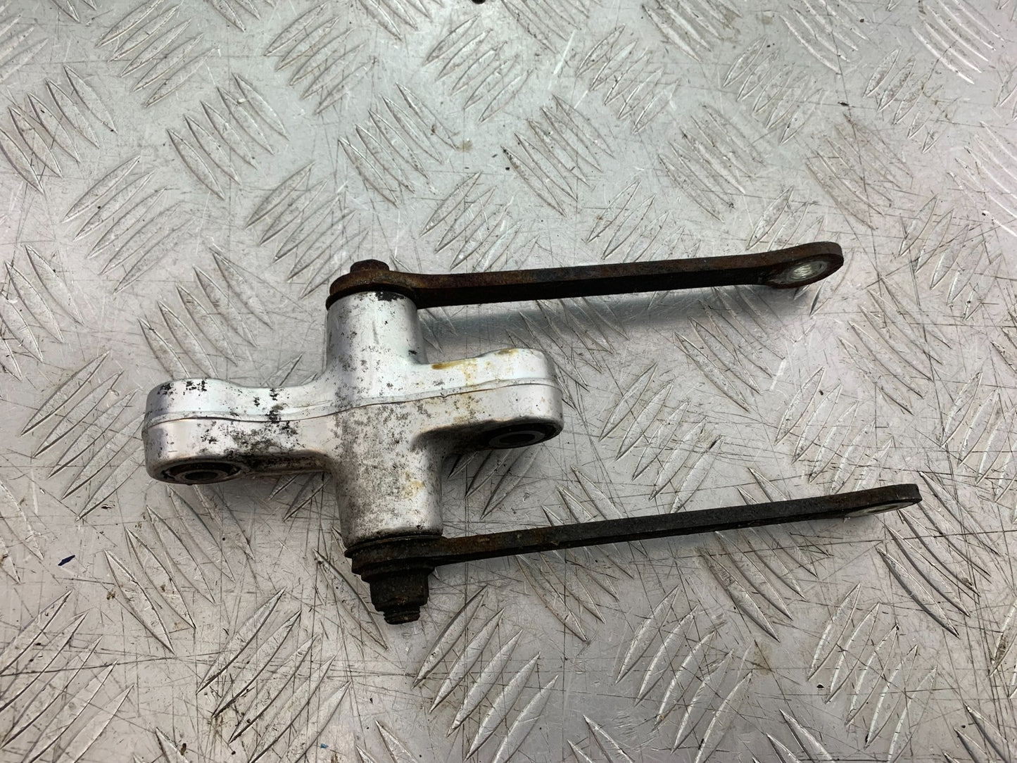 SUZUKI GSF600 GSF 600 BANDIT REAR SHOCK LINKAGE 2000-2004 (CMB1269)