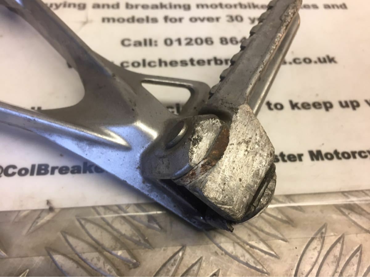 KAWASAKI ZX6R ZX636 C1H LEFT REAR HANGER AND PEG (SCUFFED) YEAR 2005 2006