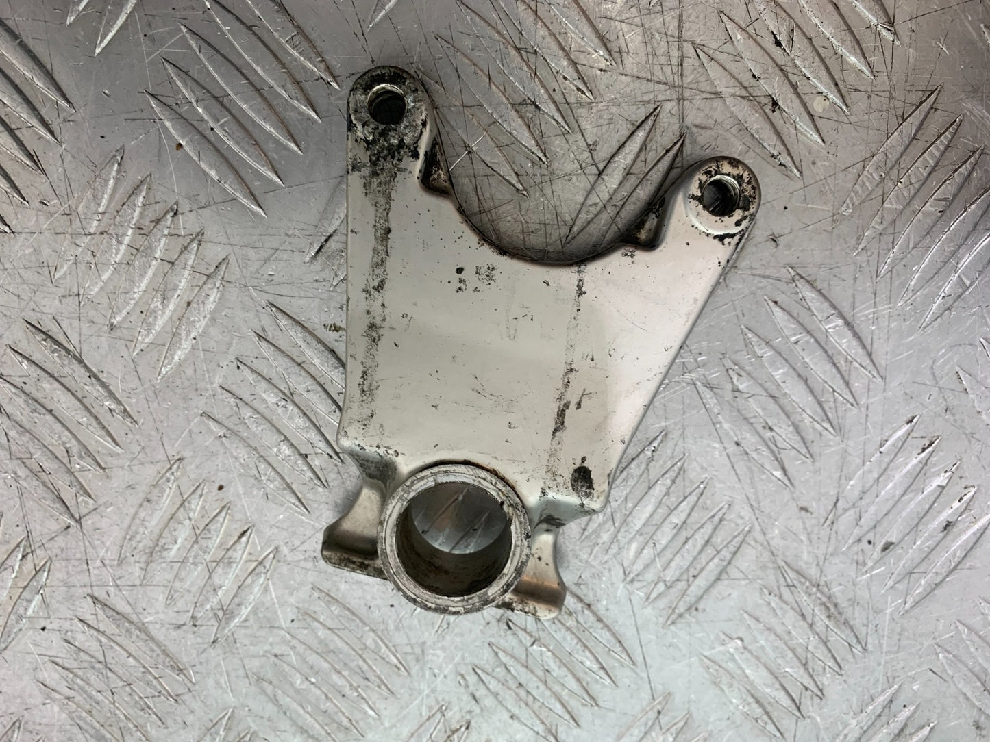 YAMAHA YZF R1 4XV REAR CALIPER BRACKET YEAR 1998-99 (CMB1291)