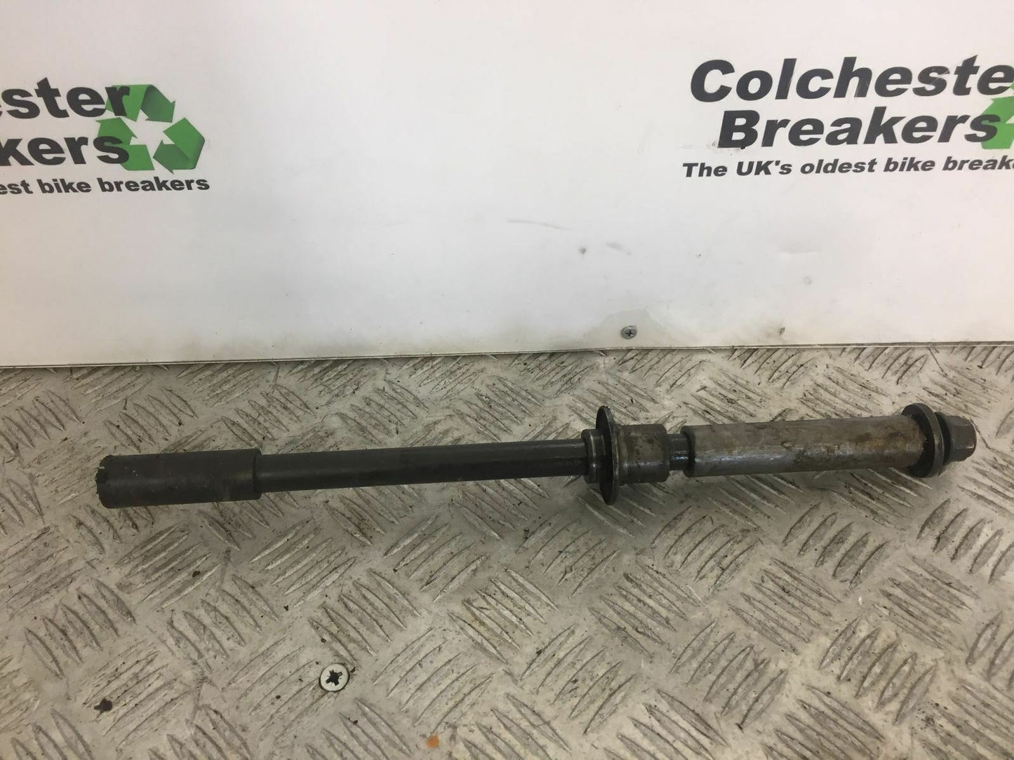 YAMAHA TMAX 500 T MAX 500 XP500 XP 500 REAR WHEEL SPINDLE YEAR 2004 2007