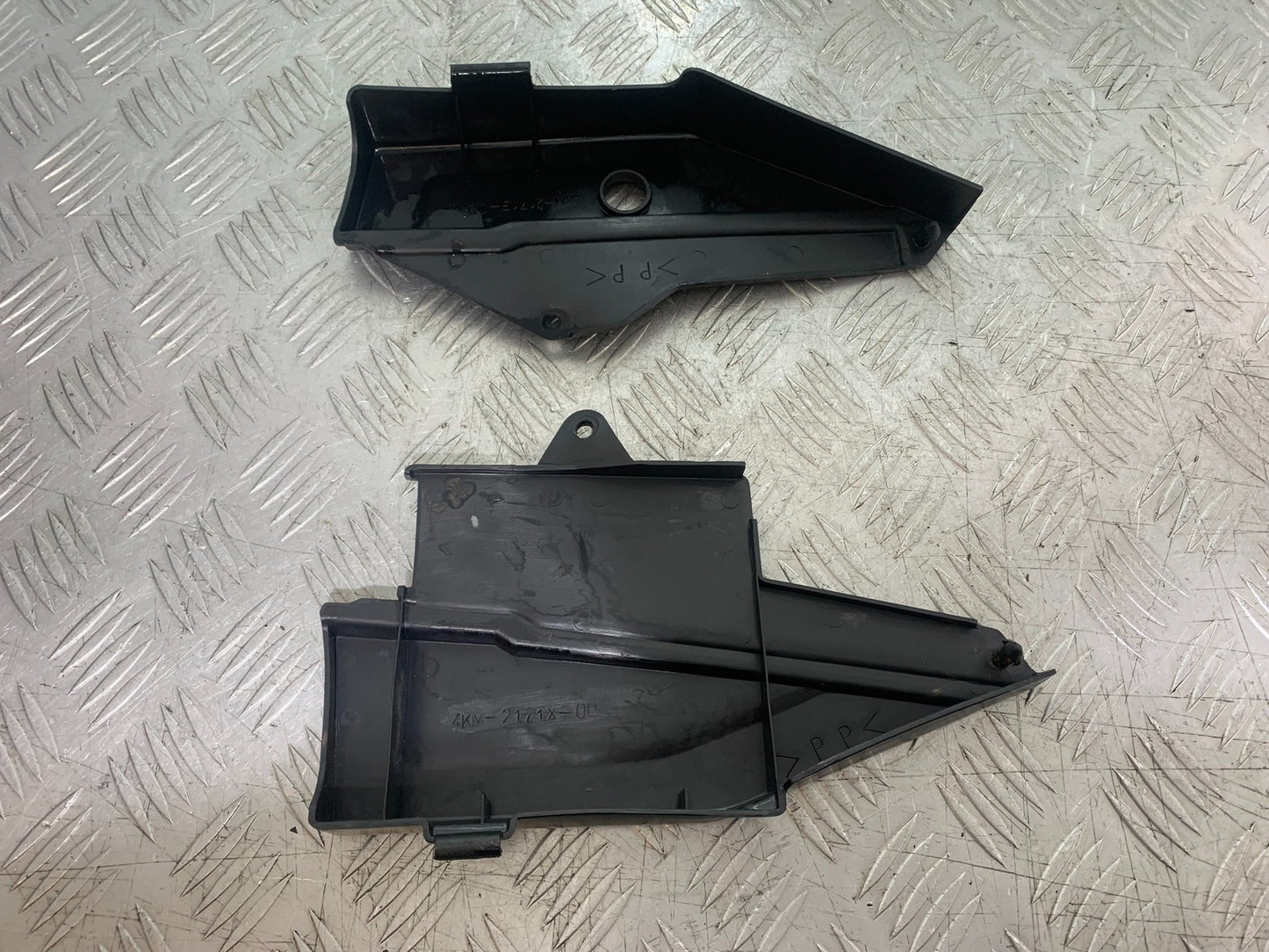 YAMAHA XJ900 XJ 900 DIVERSION LEFT AND RIGHT INFILLS YEAR 1994-2002 (CMB1292)