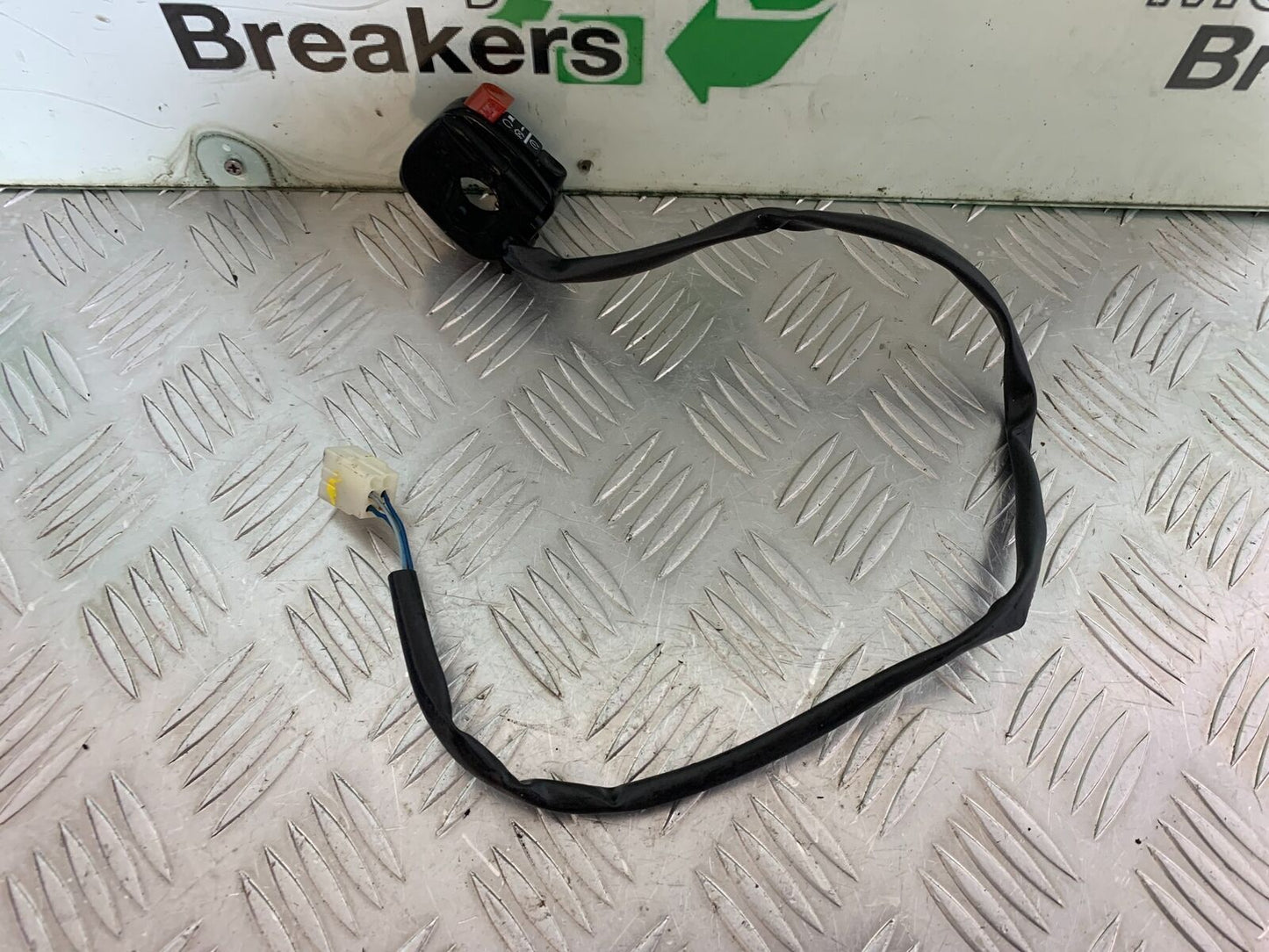 APRILIA SL750 SL 750 SHIVER RIGHT SWITCH GEAR YEAR 2012 (CMB1074)