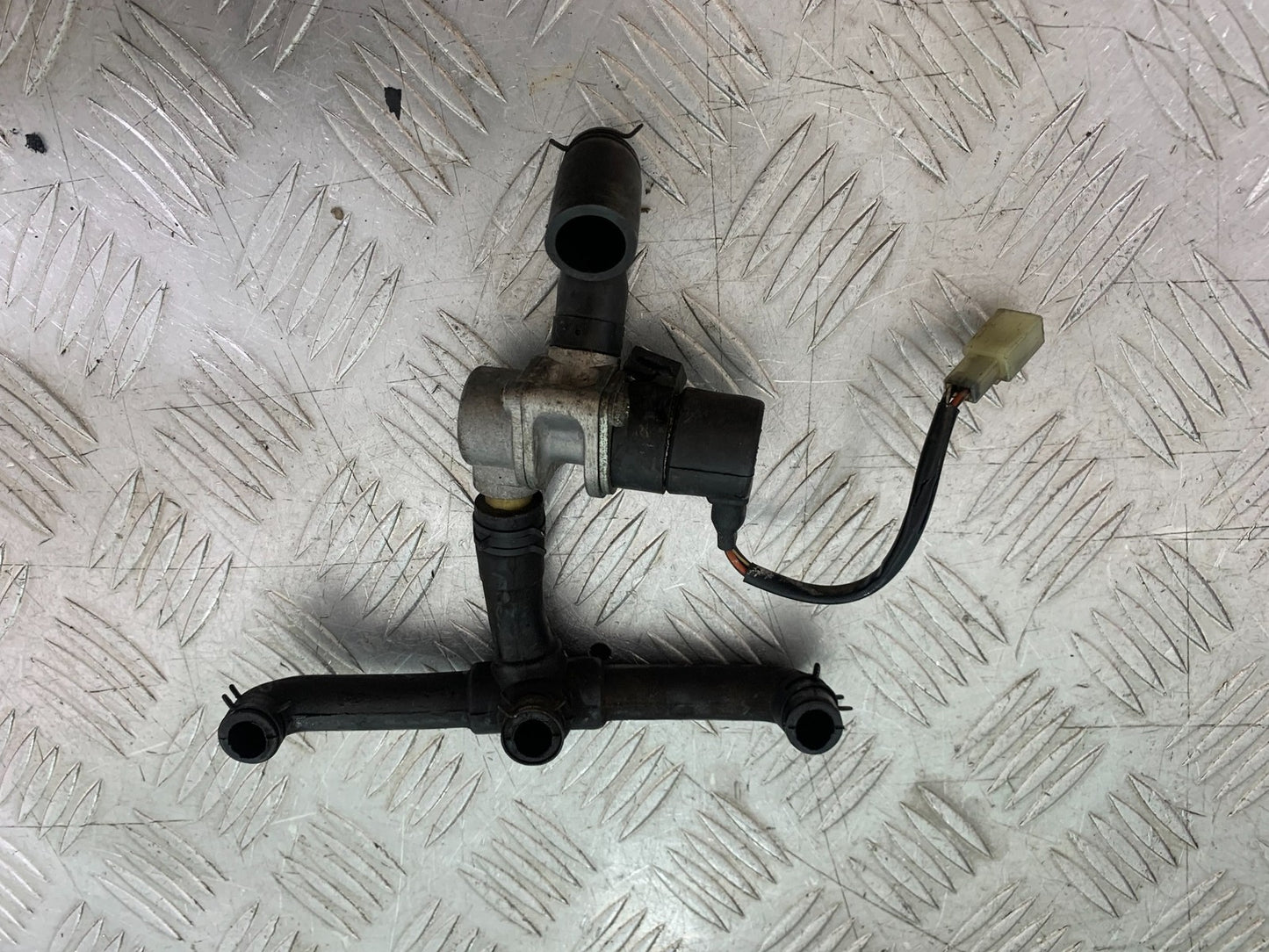 TRIUMPH SPEED TRIPLE R 1050 AIR VALVE 2009 (CMB1183)