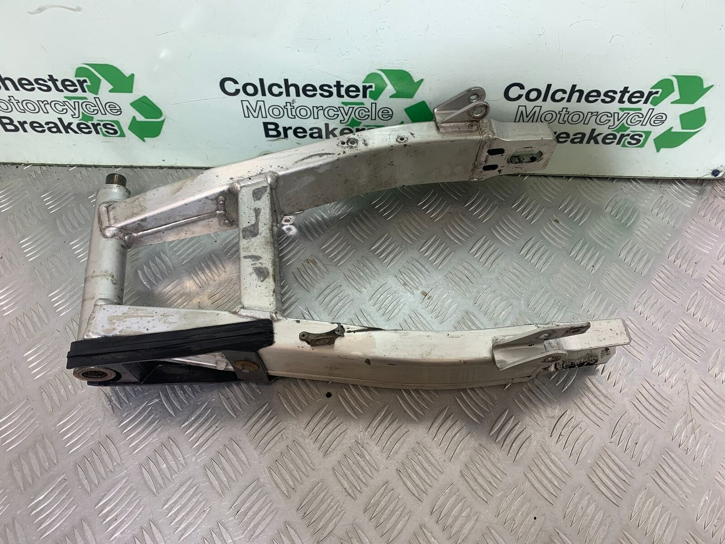 YAMAHA XJR1300 XJR 1300 SWINGARM YEAR 1999-2003 (CMB1055)