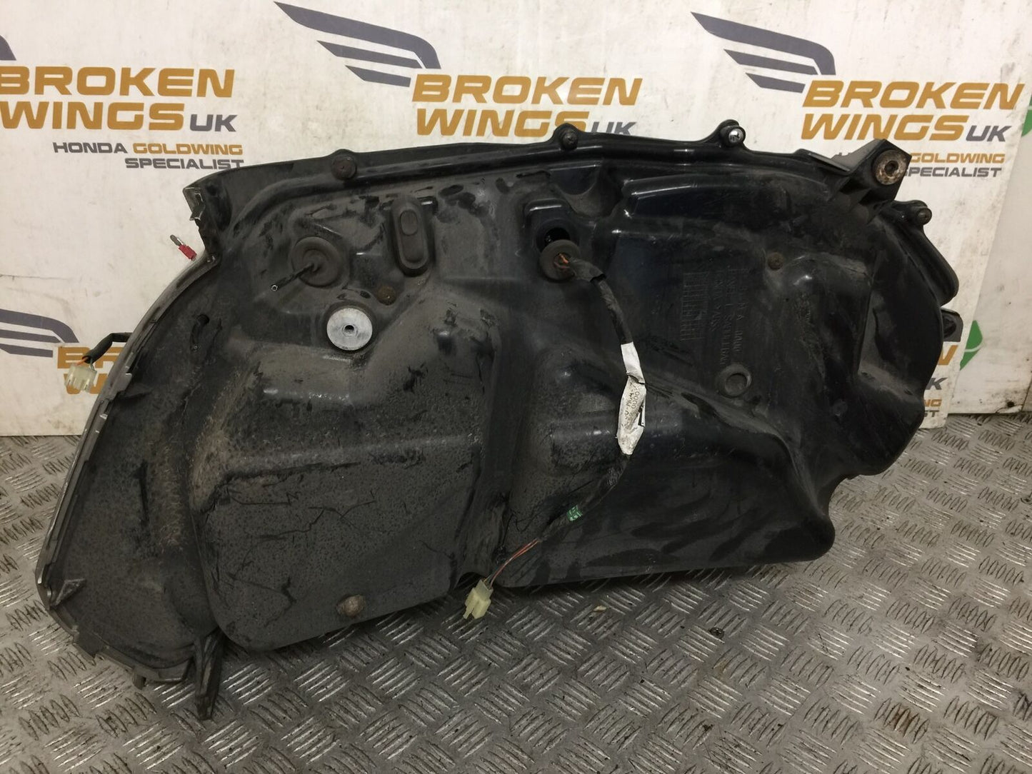 HONDA GL1800 GL 1800 LEFT PANNIER BOX YEAR 2004-10 ABS (STOCK 890)