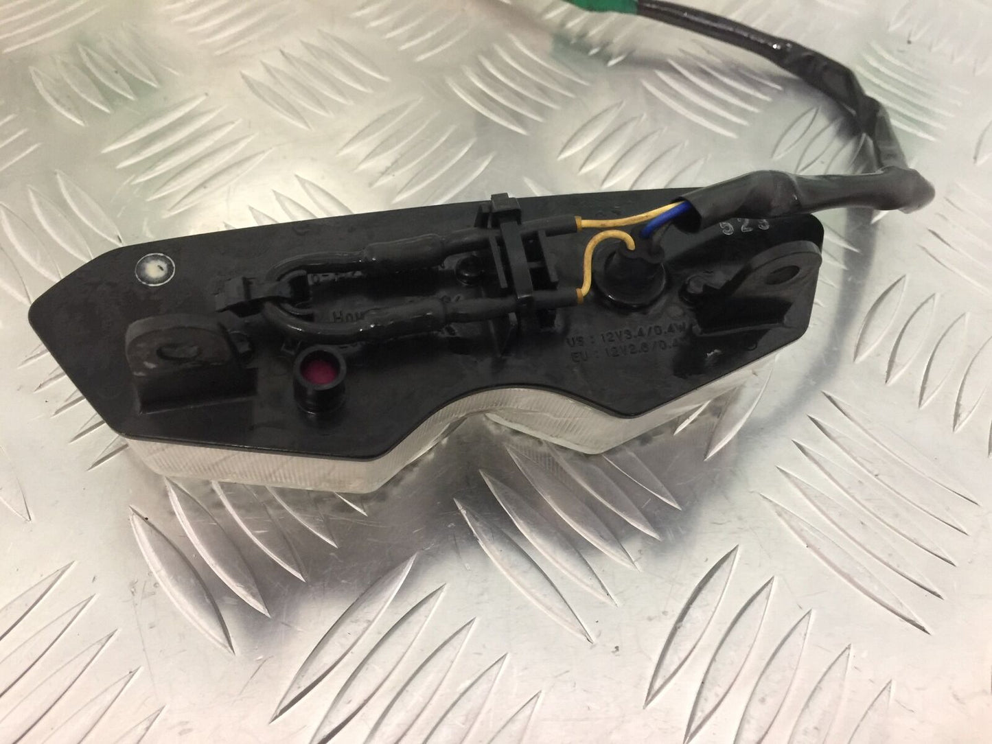 YAMAHA R6 REAR LIGHT YEAR 2004-2005 (STOCK 931)