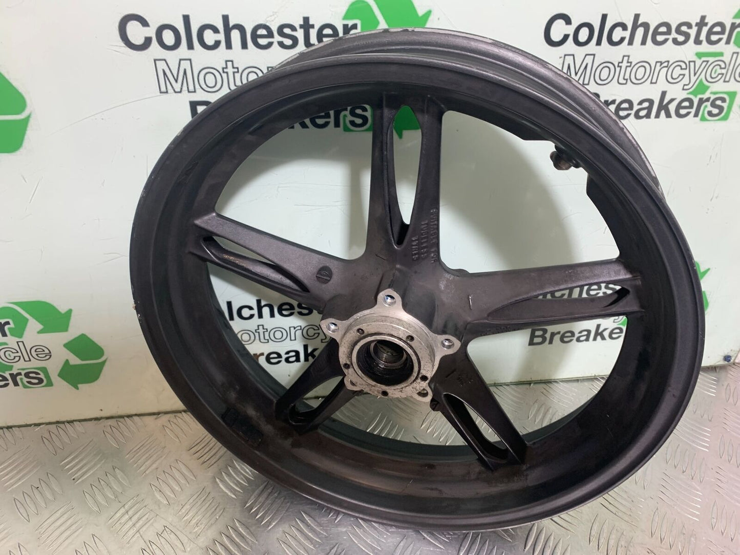 TRIUMPH 1050 SPRINT ST FRONT WHEEL YEAR 2004-2007 (CMB1089)