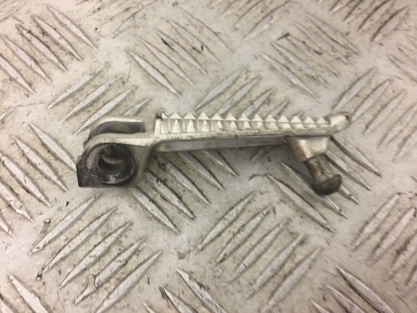 YAMAHA YZF R1 FRONT RIGHT PEG 2007