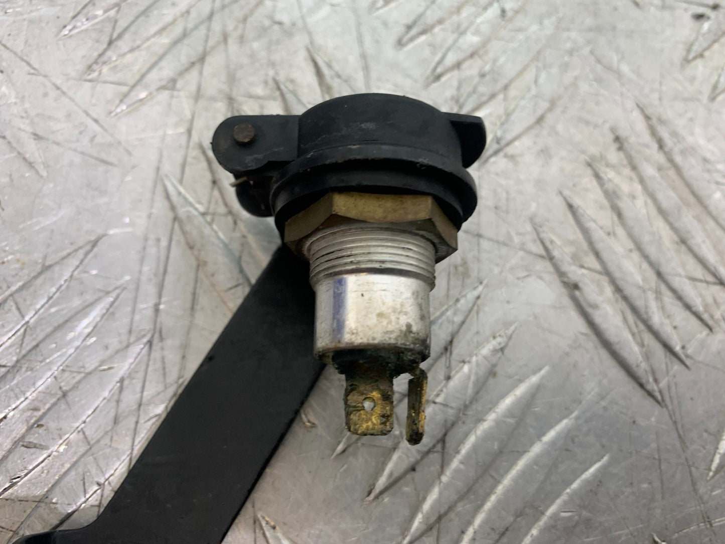 TRIUMPH 1050 SPRINT GT OUT LET SOCKET YEAR 2010-2016 (CMB1250)