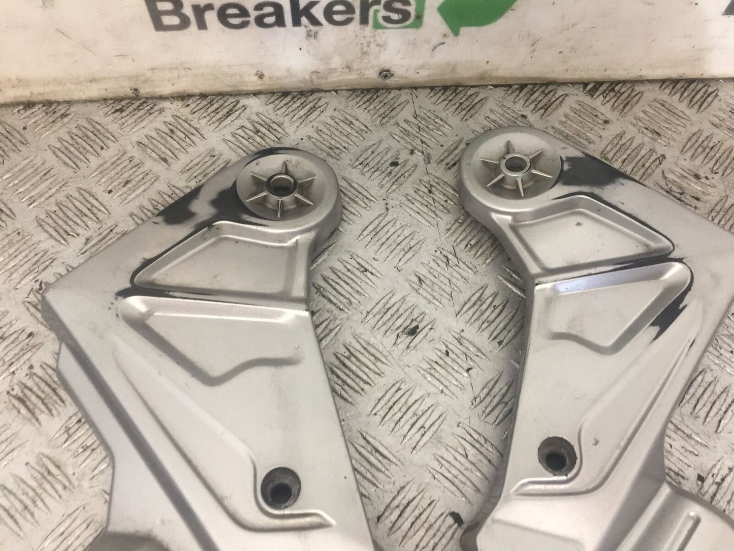KAWASAKI KLE 650 VERSYS LEFT AND RIGHT FRAME COVERS YEAR 2010 (STOCK 775)