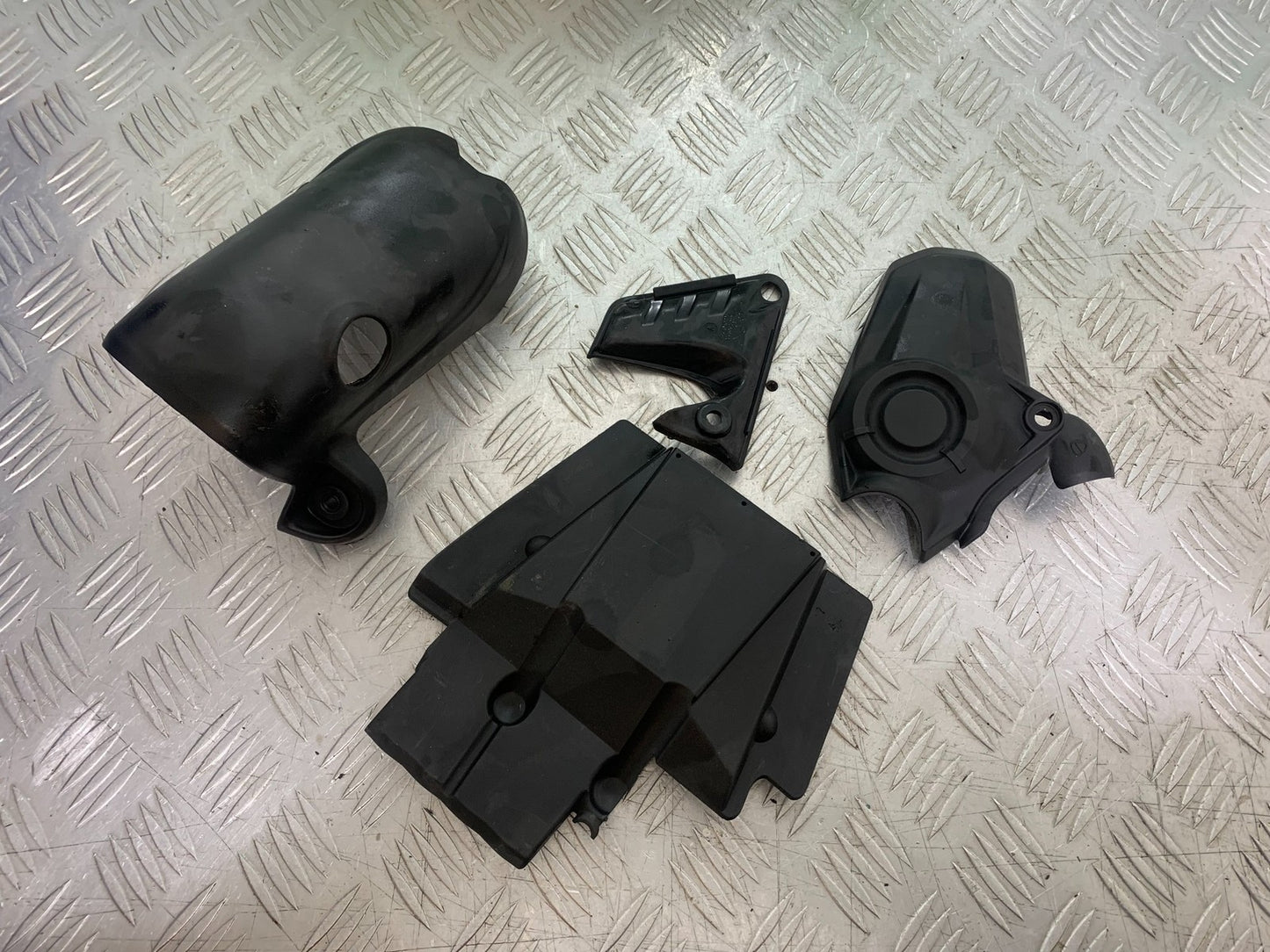 DUCATI 937 MONSTER INFILL PANELS YEAR 2021-2024 (CMB1270)