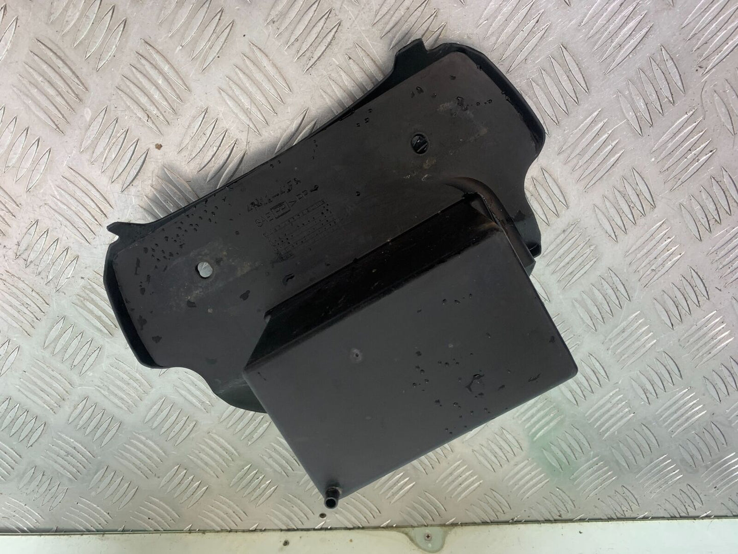 SUZUKI INTRUDER VL800 C800 BATTER BOX YEAR 2012-16 (CMB1039)