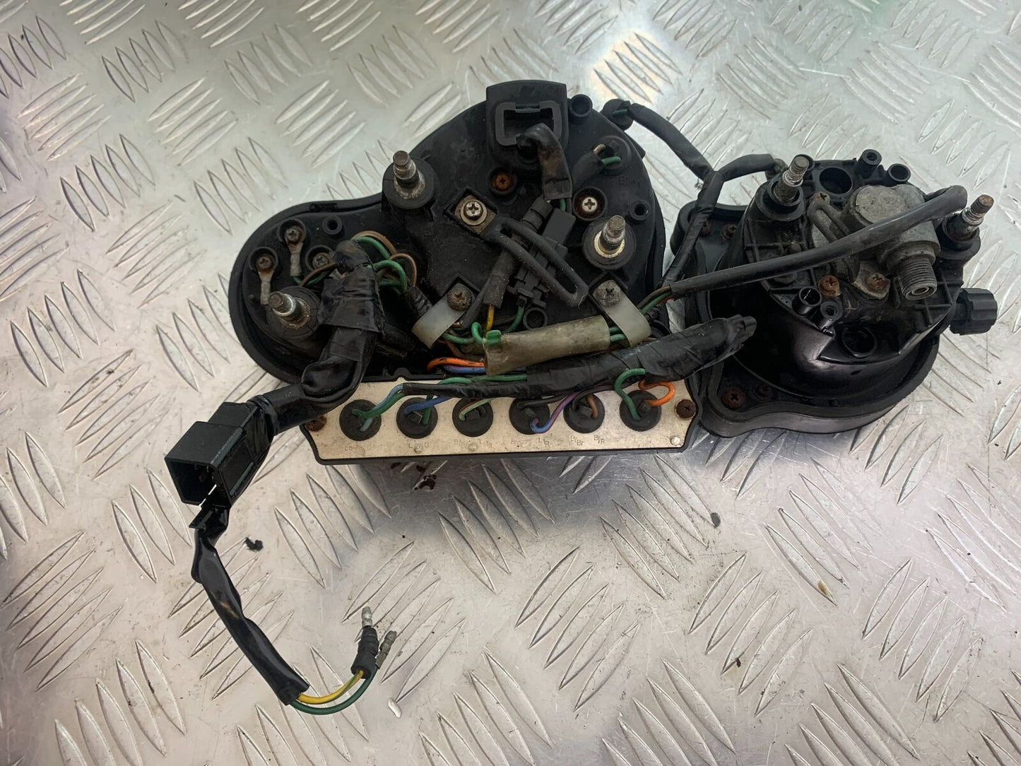 HONDA VFR400 VFR 400 NC21 CLOCKS SPEEDO DASH YEAR 1986-87 (CMB1043)