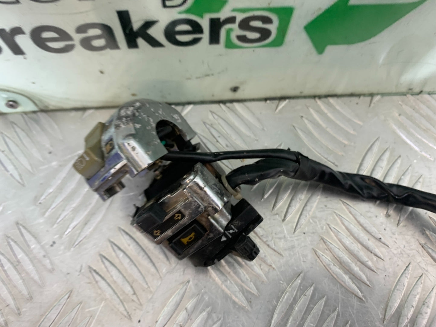 PIONEER XF250 LEFT SWITCH GEAR YEAR 2009 (CMB1143)