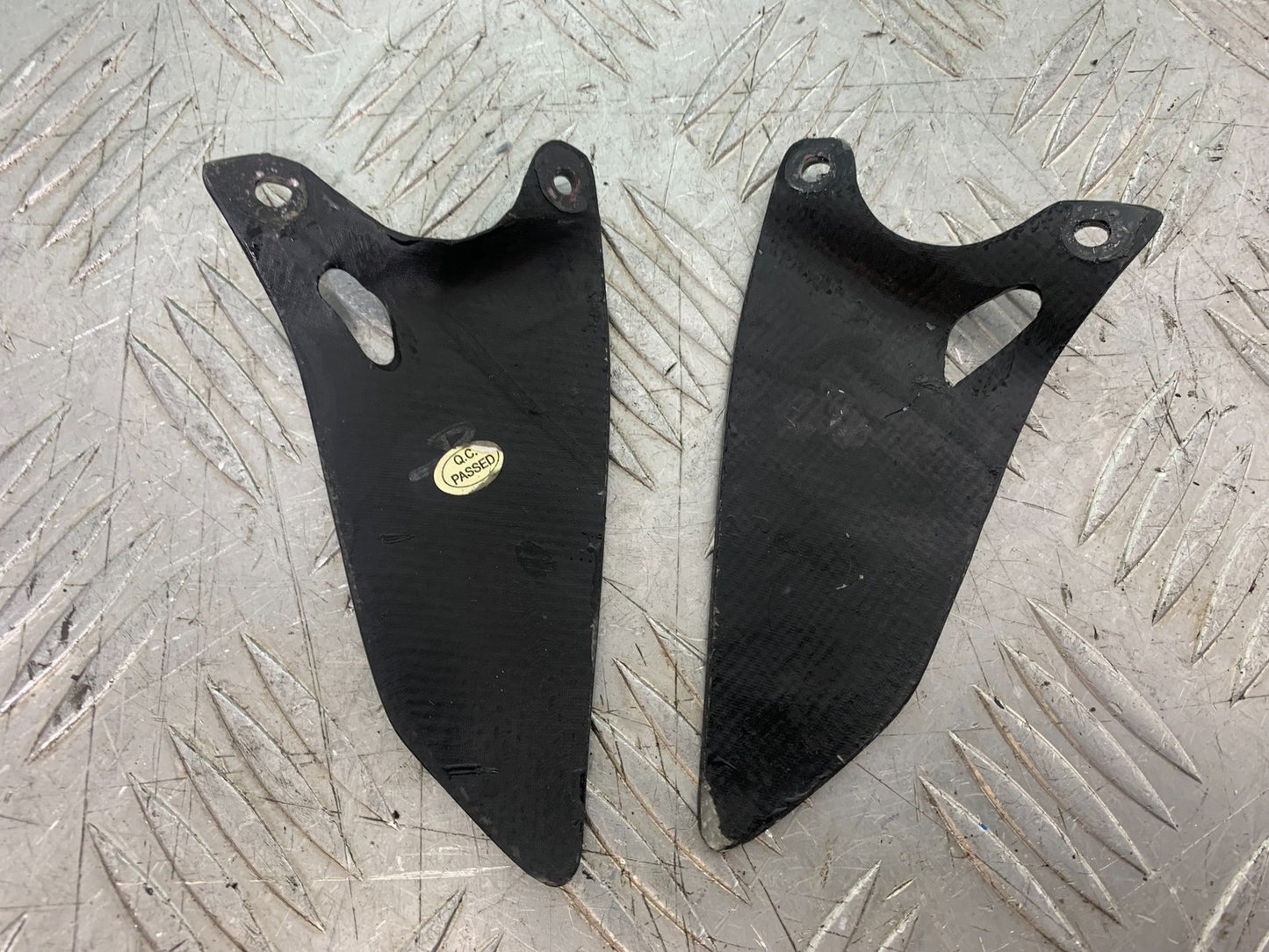 DUCATI 1198 S CARBON HEEL PLATES YEAR 2009-2011 (CMB1219)