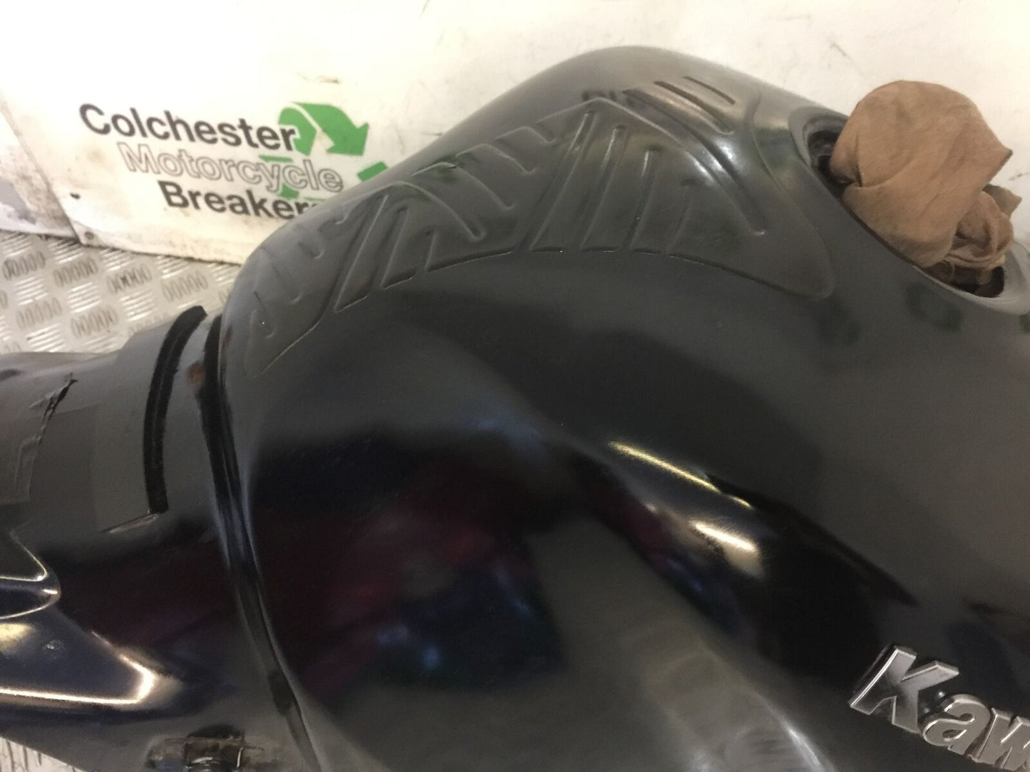 KAWASAKI ZZR1200 ZZR 1200 PETROL TANK 2002-2005 (STOCK 745)