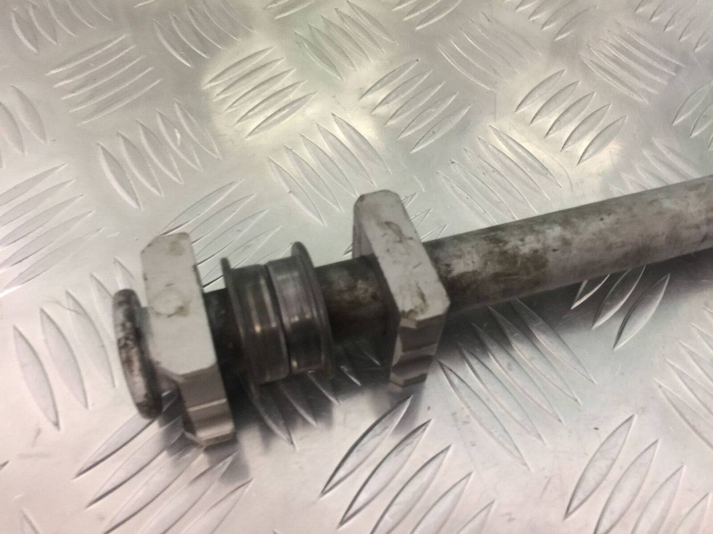 HONDA CBR600 RR REAR WHEEL SPINDLE YEAR 2005-2006 (STOCK 933)